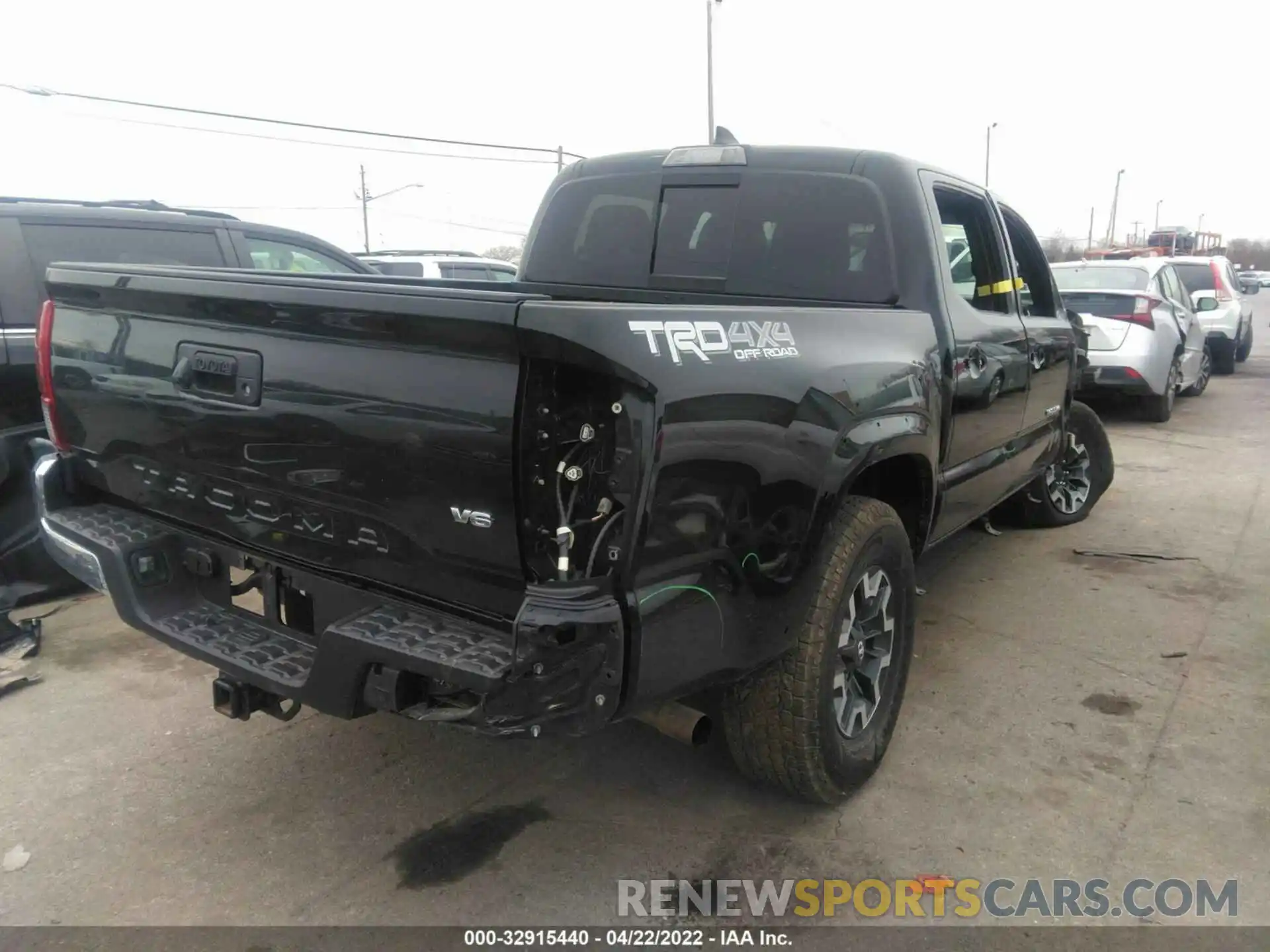 4 Photograph of a damaged car 3tmcz5an5km258699 TOYOTA TACOMA 4WD 2019