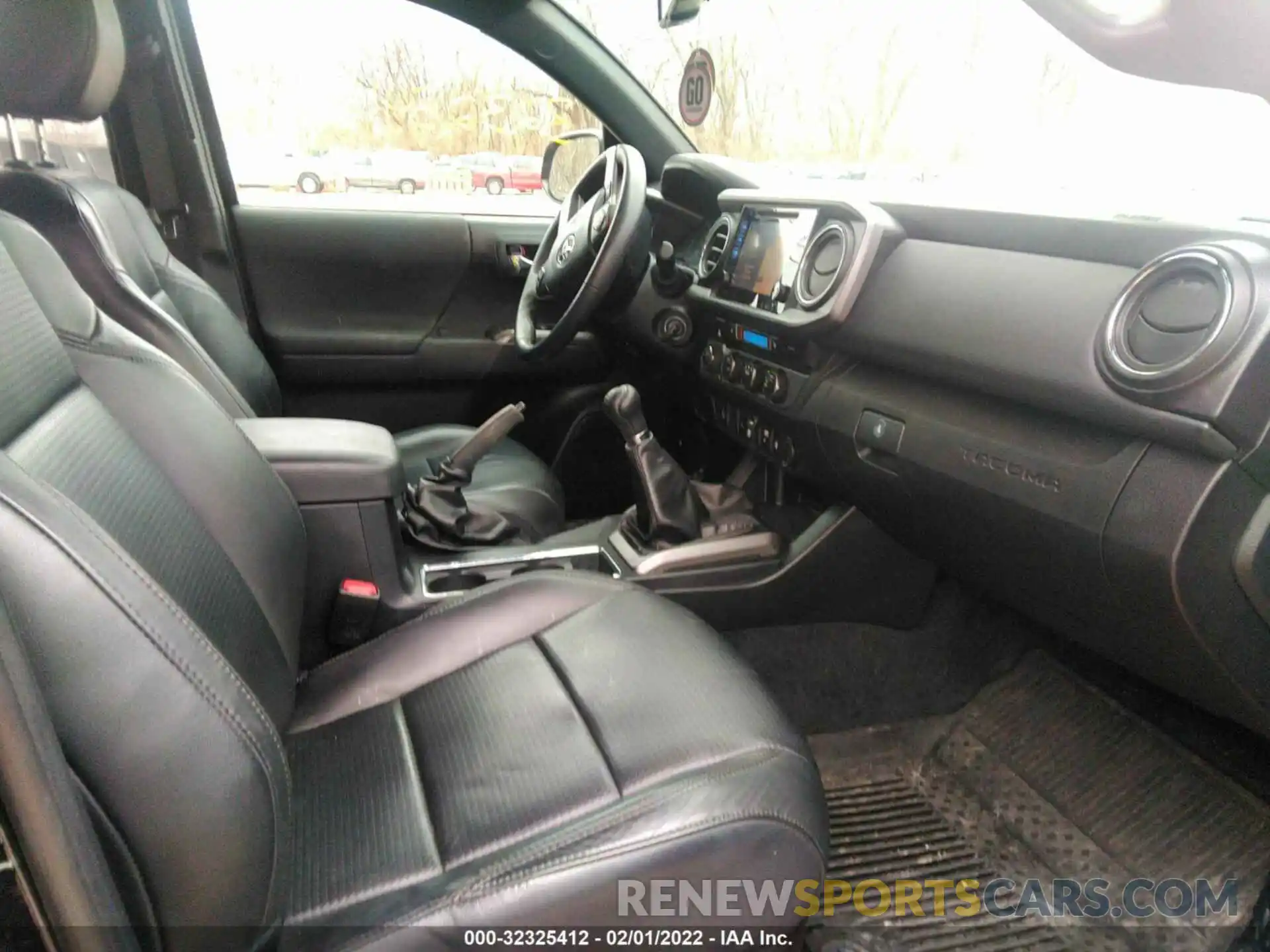 5 Photograph of a damaged car 5TFCZ5AN0KX172078 TOYOTA TACOMA 4WD 2019