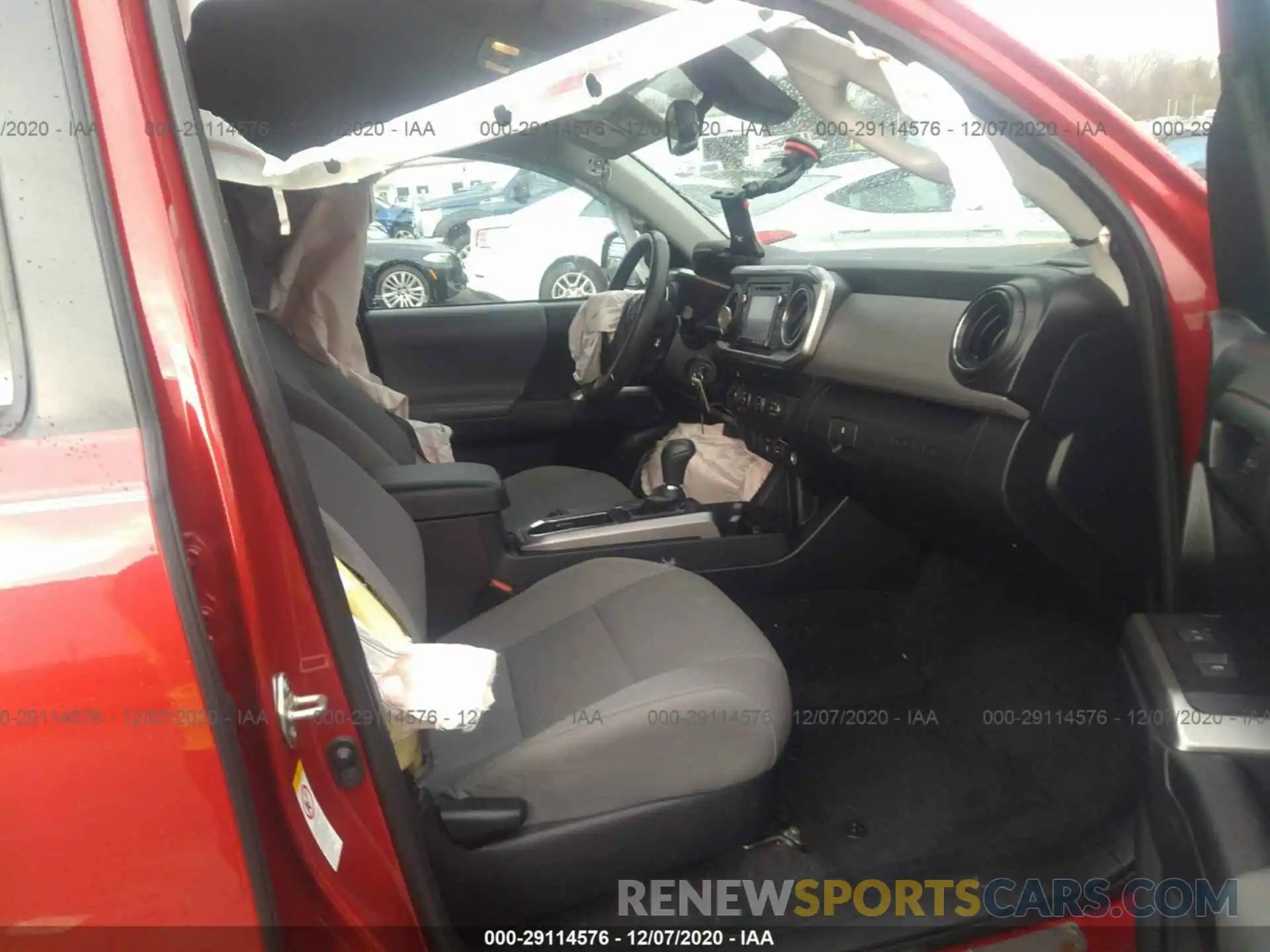 5 Photograph of a damaged car 5TFCZ5AN0KX177278 TOYOTA TACOMA 4WD 2019