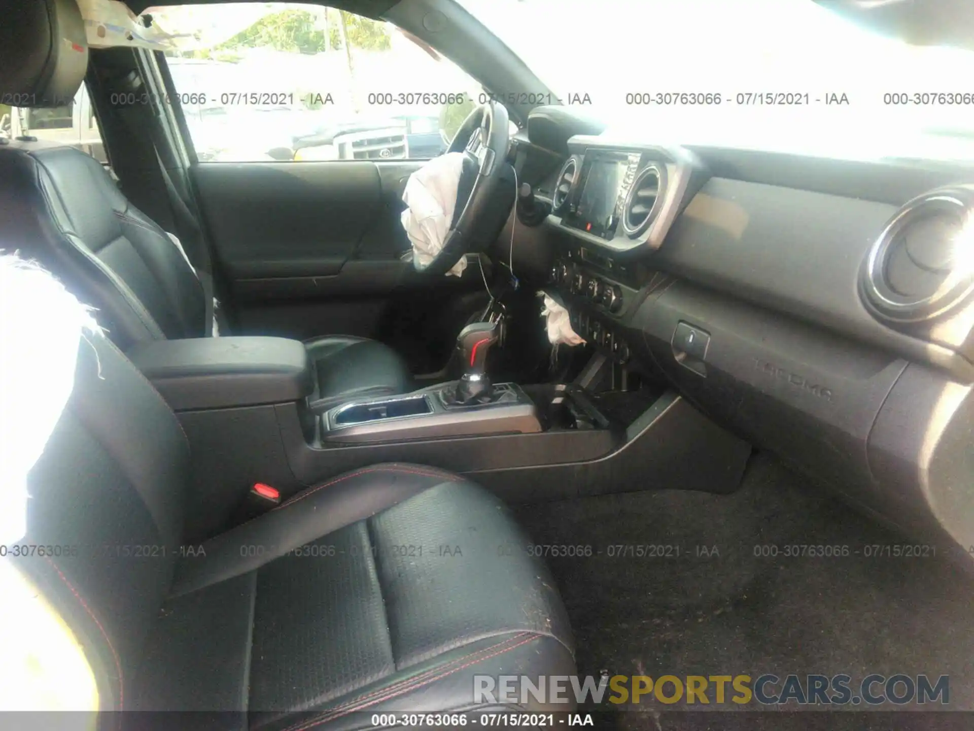 5 Photograph of a damaged car 5TFCZ5AN0KX180990 TOYOTA TACOMA 4WD 2019