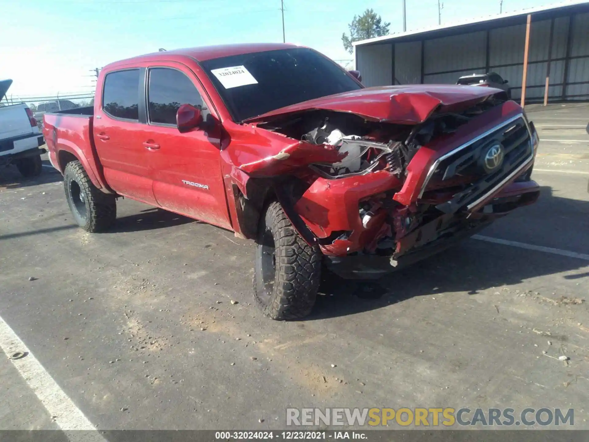 1 Photograph of a damaged car 5TFCZ5AN0KX184862 TOYOTA TACOMA 4WD 2019