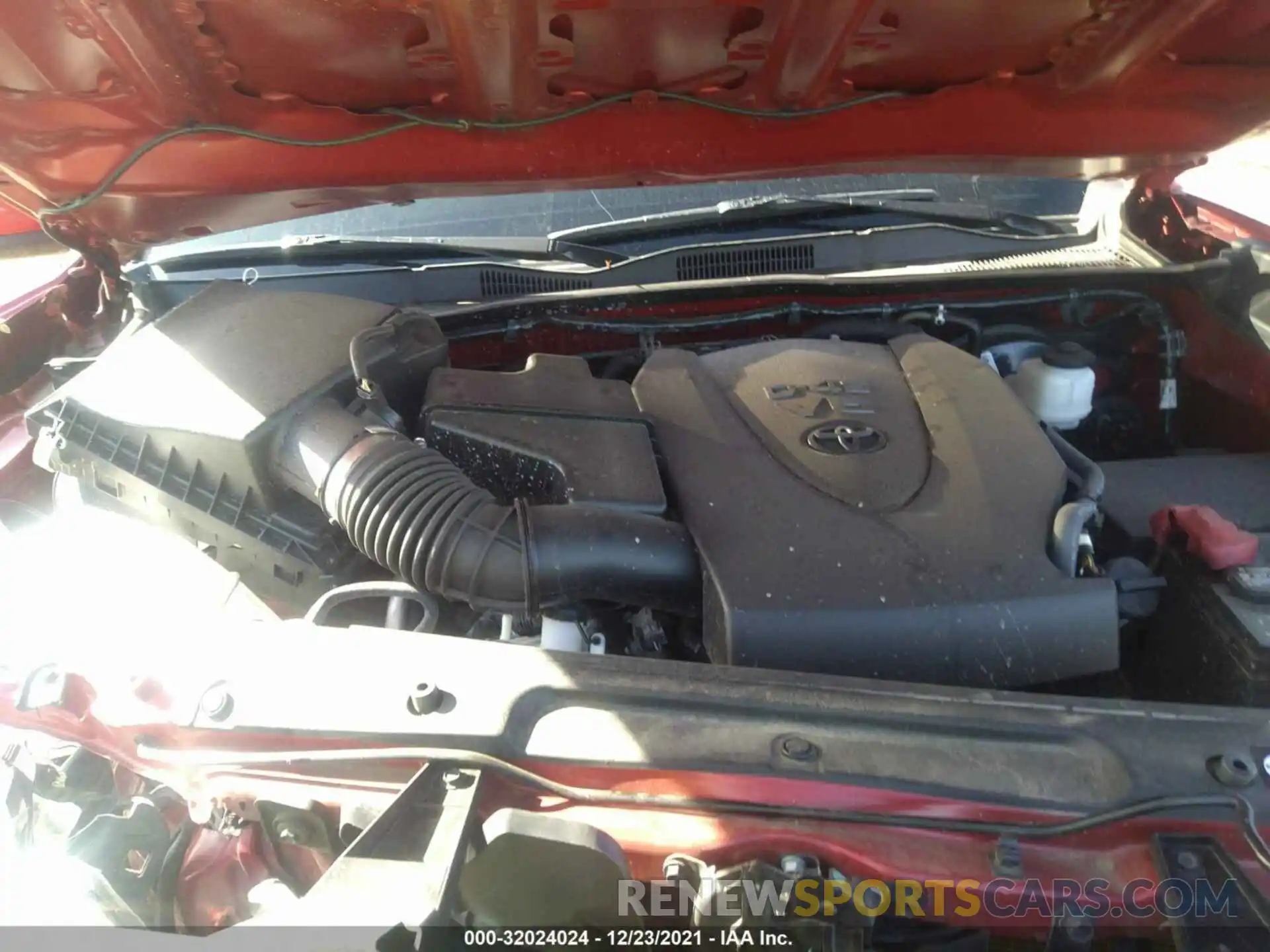 10 Photograph of a damaged car 5TFCZ5AN0KX184862 TOYOTA TACOMA 4WD 2019