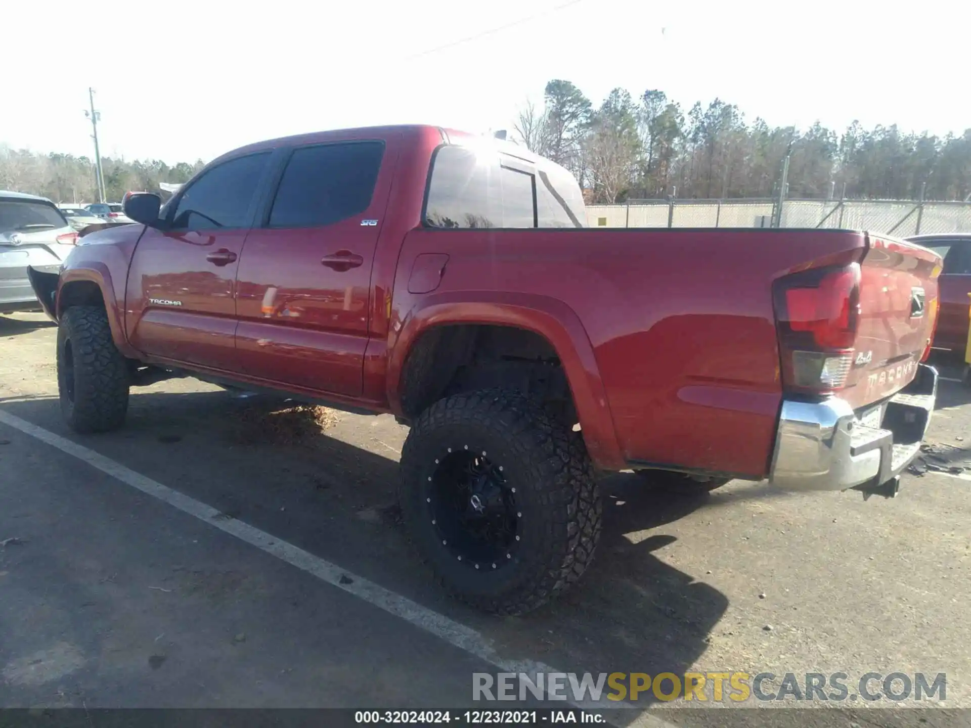 3 Photograph of a damaged car 5TFCZ5AN0KX184862 TOYOTA TACOMA 4WD 2019