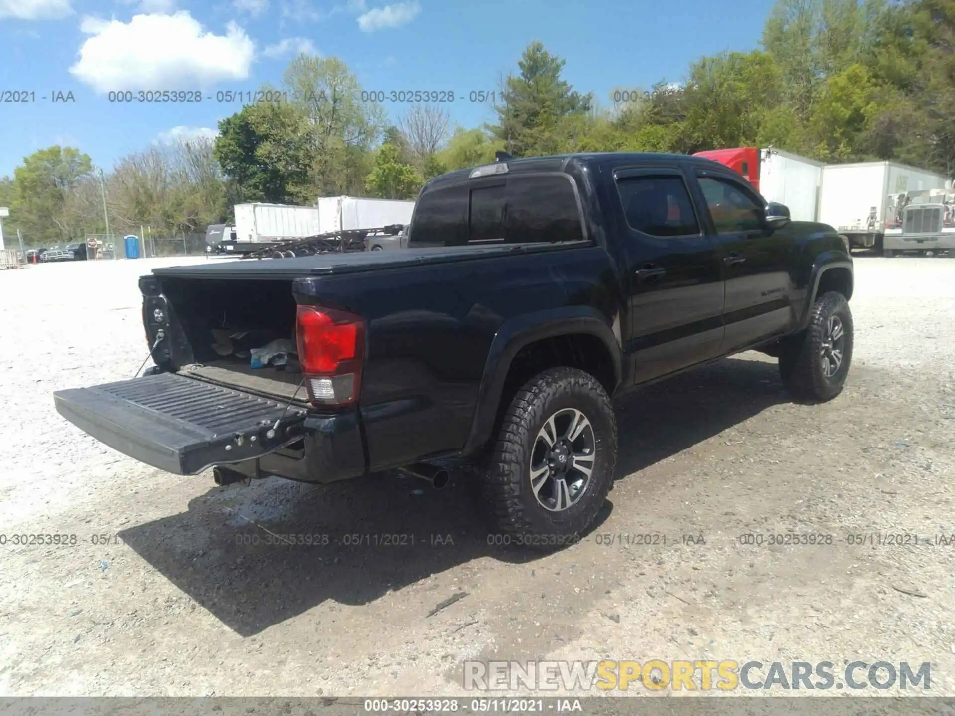 4 Фотография поврежденного автомобиля 5TFCZ5AN0KX192038 TOYOTA TACOMA 4WD 2019