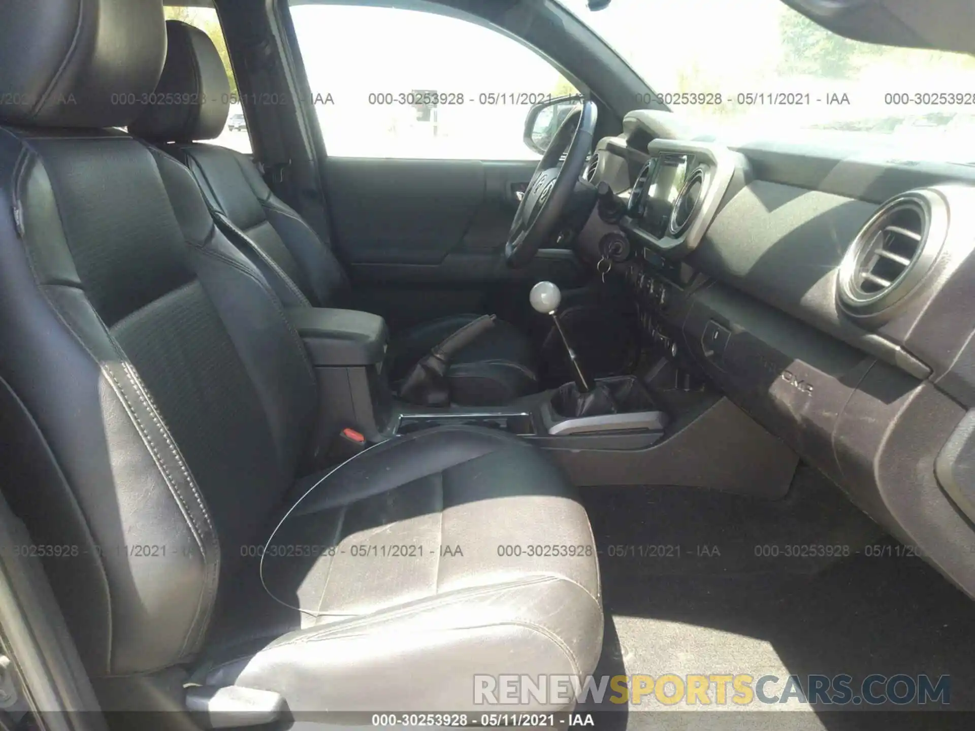 5 Photograph of a damaged car 5TFCZ5AN0KX192038 TOYOTA TACOMA 4WD 2019