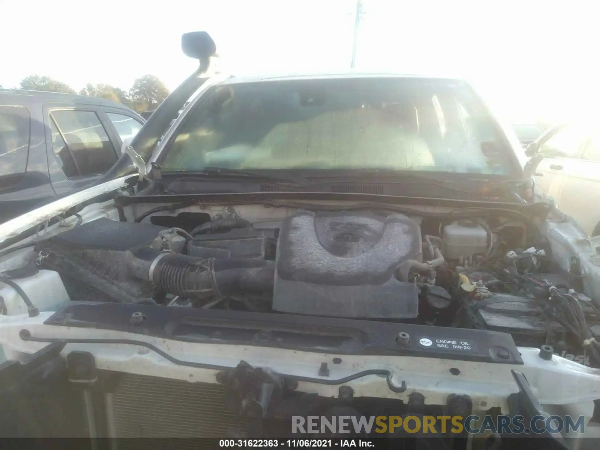 10 Photograph of a damaged car 5TFCZ5AN0KX193304 TOYOTA TACOMA 4WD 2019