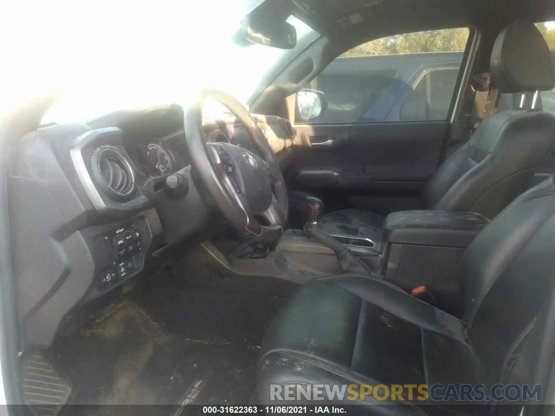 5 Photograph of a damaged car 5TFCZ5AN0KX193304 TOYOTA TACOMA 4WD 2019