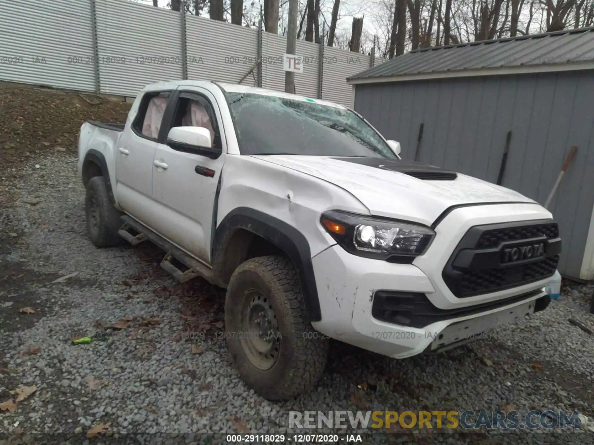 1 Photograph of a damaged car 5TFCZ5AN0KX194162 TOYOTA TACOMA 4WD 2019