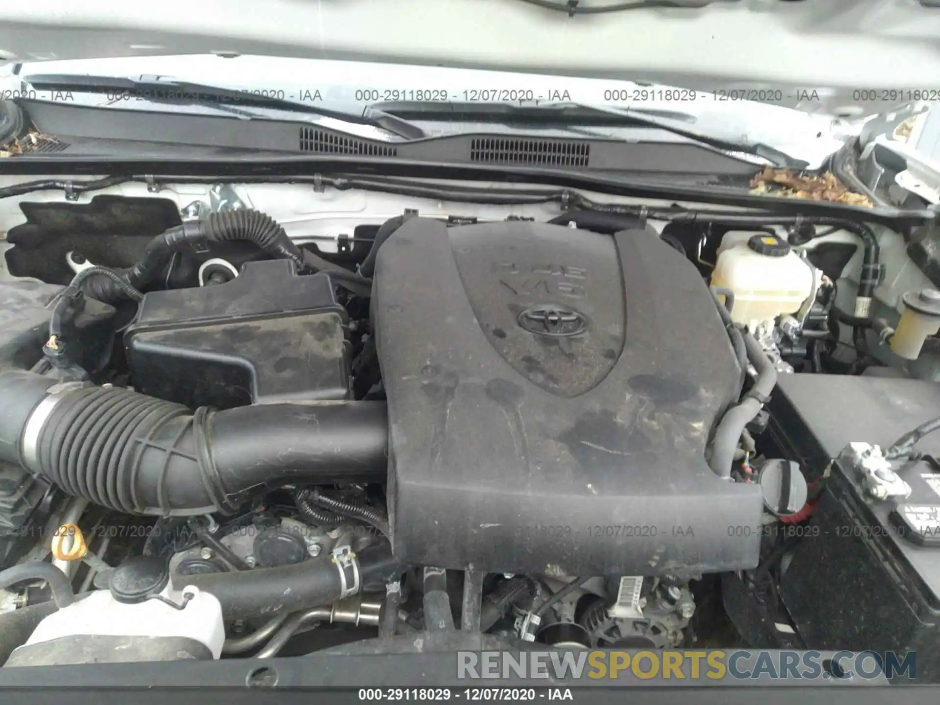 10 Photograph of a damaged car 5TFCZ5AN0KX194162 TOYOTA TACOMA 4WD 2019