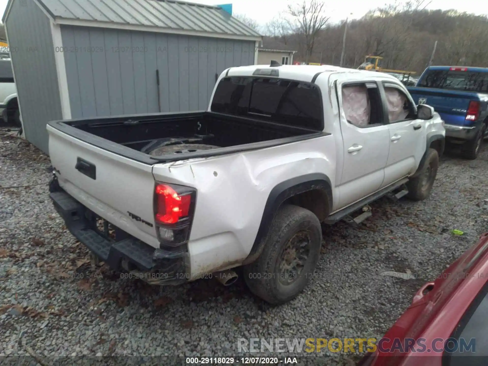 4 Photograph of a damaged car 5TFCZ5AN0KX194162 TOYOTA TACOMA 4WD 2019