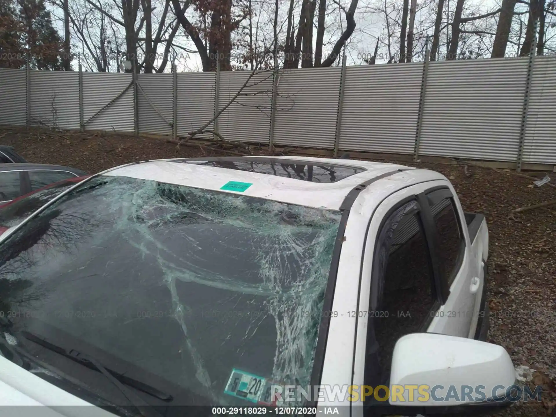 6 Photograph of a damaged car 5TFCZ5AN0KX194162 TOYOTA TACOMA 4WD 2019