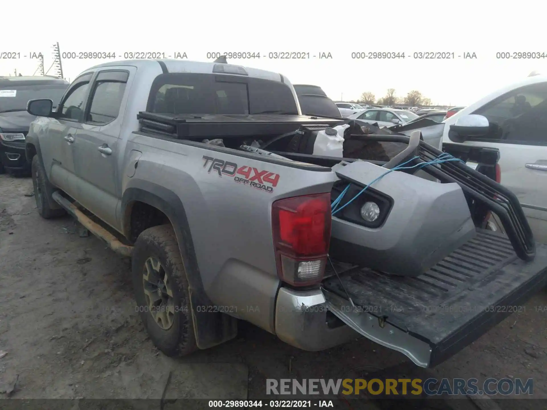 3 Фотография поврежденного автомобиля 5TFCZ5AN0KX194887 TOYOTA TACOMA 4WD 2019