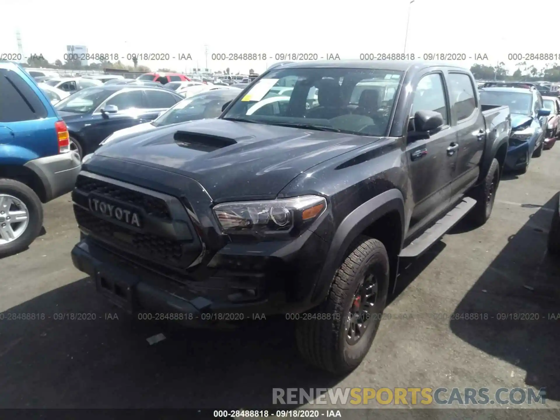 2 Фотография поврежденного автомобиля 5TFCZ5AN0KX199717 TOYOTA TACOMA 4WD 2019