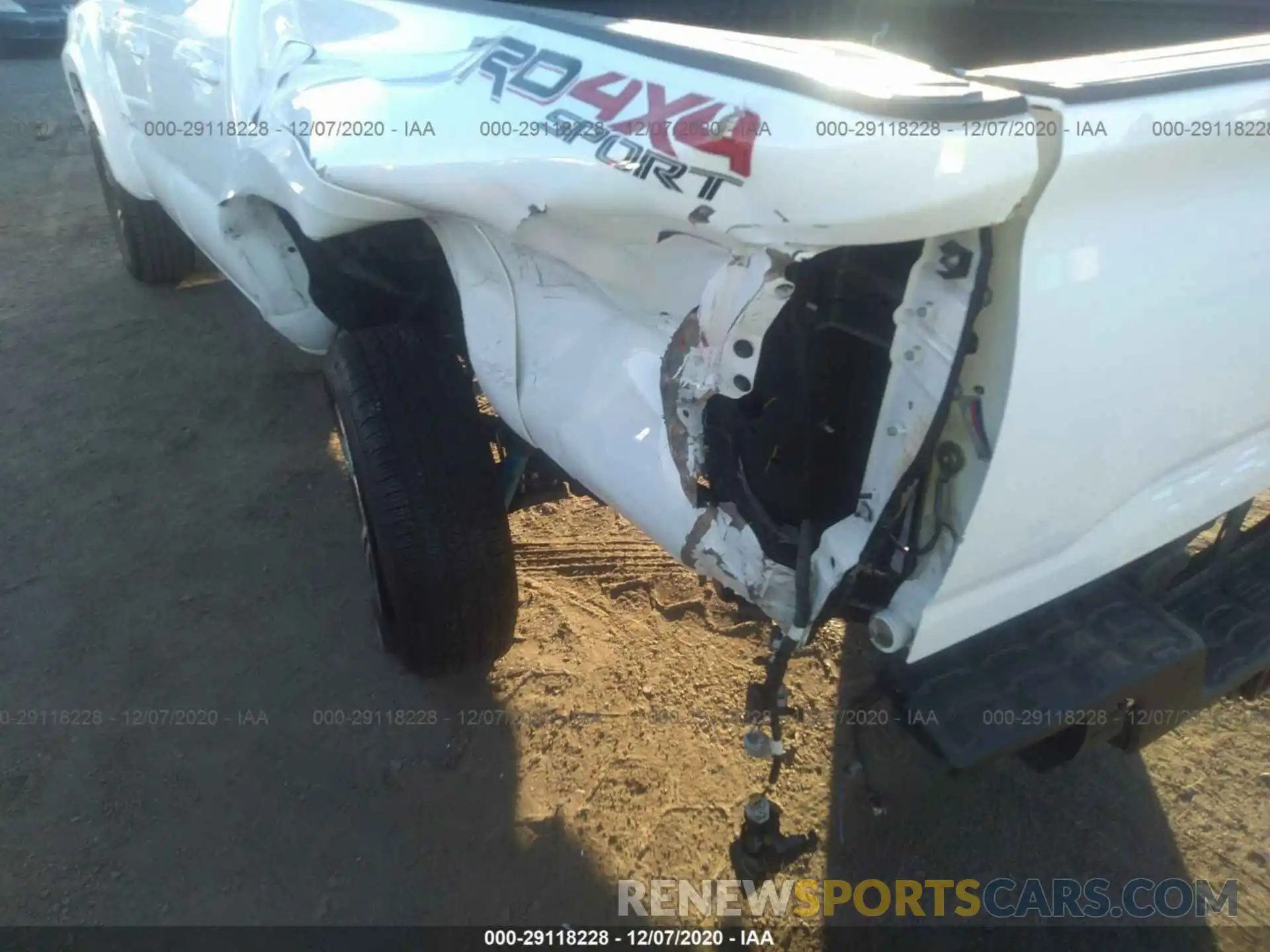 6 Photograph of a damaged car 5TFCZ5AN0KX202499 TOYOTA TACOMA 4WD 2019