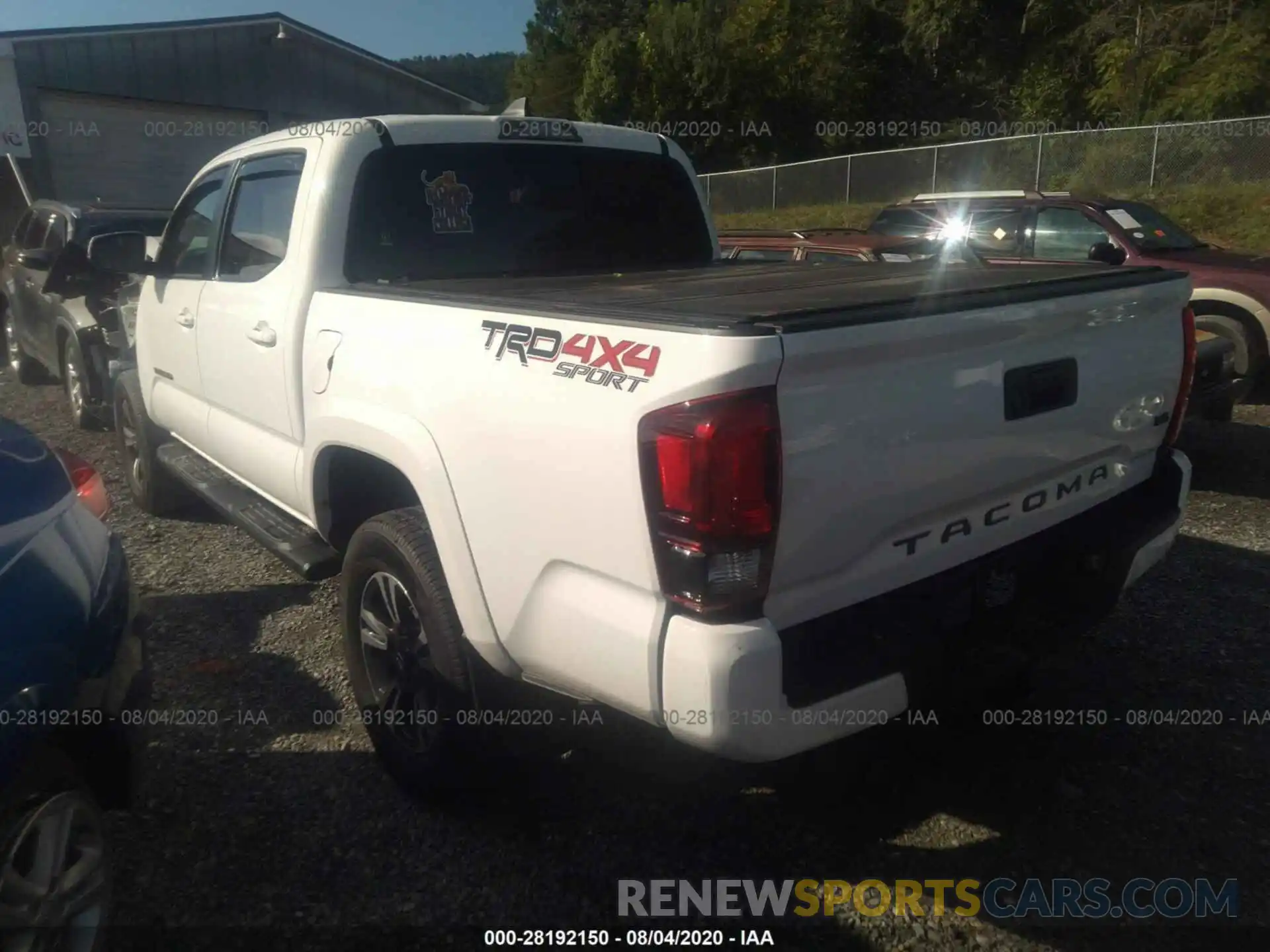 3 Фотография поврежденного автомобиля 5TFCZ5AN0KX207606 TOYOTA TACOMA 4WD 2019