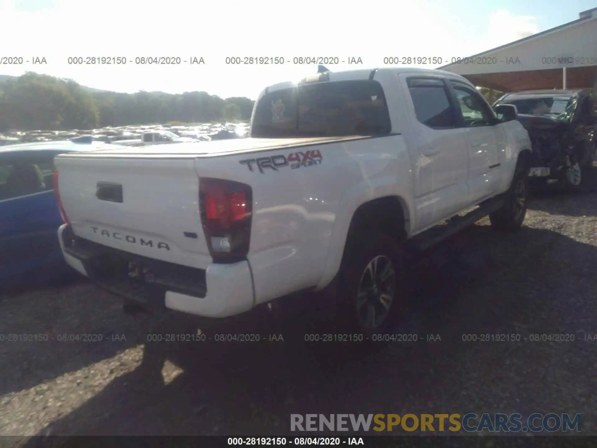 4 Фотография поврежденного автомобиля 5TFCZ5AN0KX207606 TOYOTA TACOMA 4WD 2019