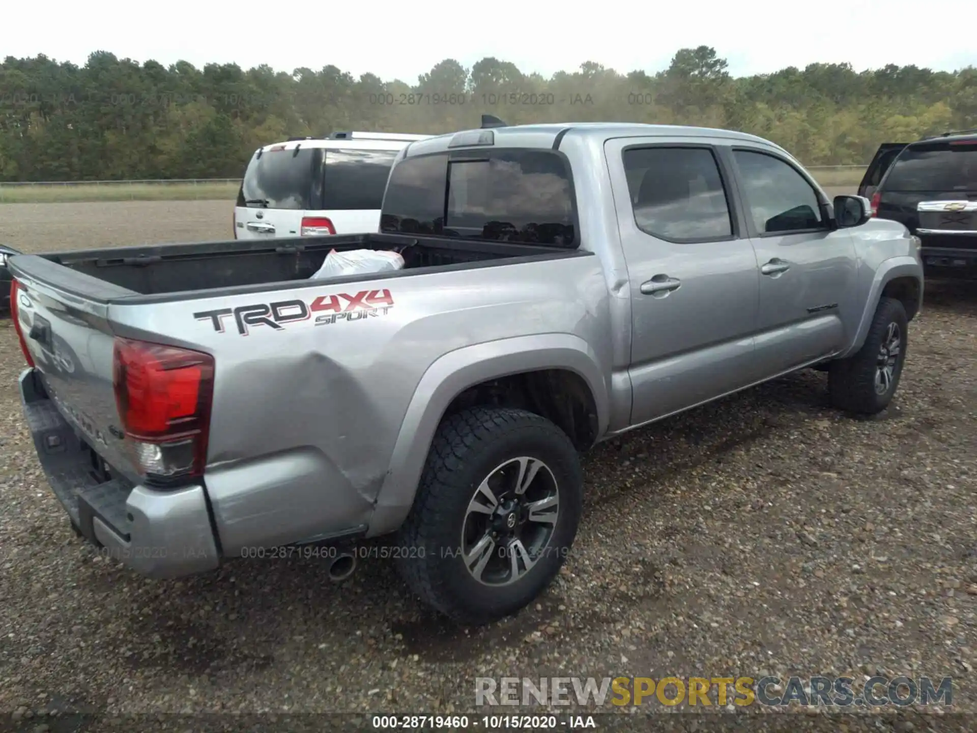 4 Фотография поврежденного автомобиля 5TFCZ5AN0KX210747 TOYOTA TACOMA 4WD 2019