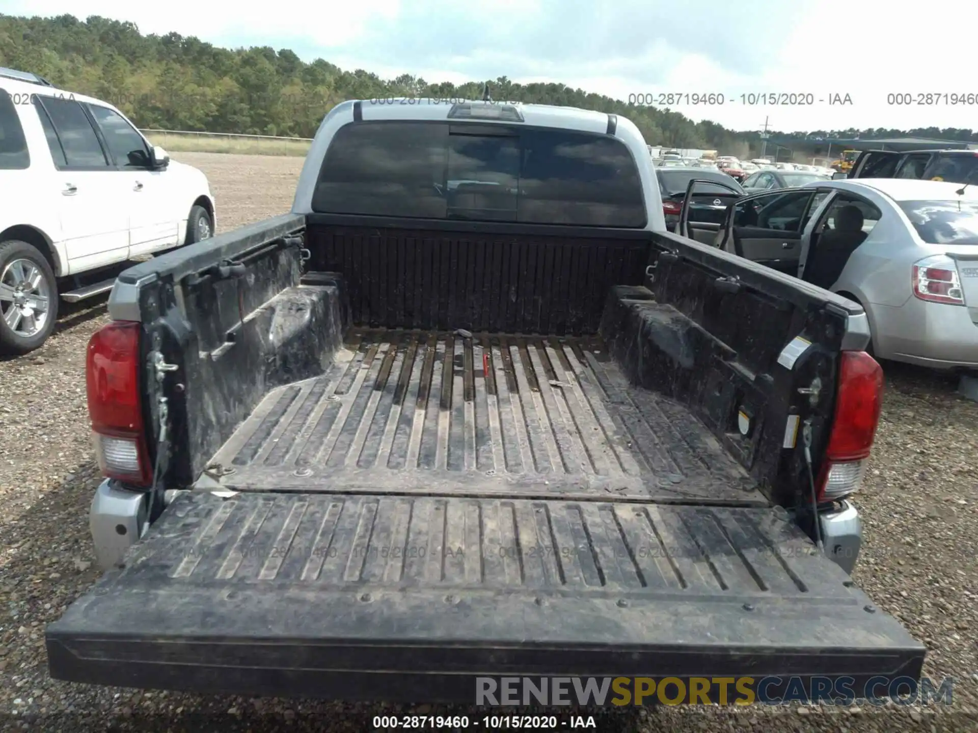 8 Photograph of a damaged car 5TFCZ5AN0KX210747 TOYOTA TACOMA 4WD 2019