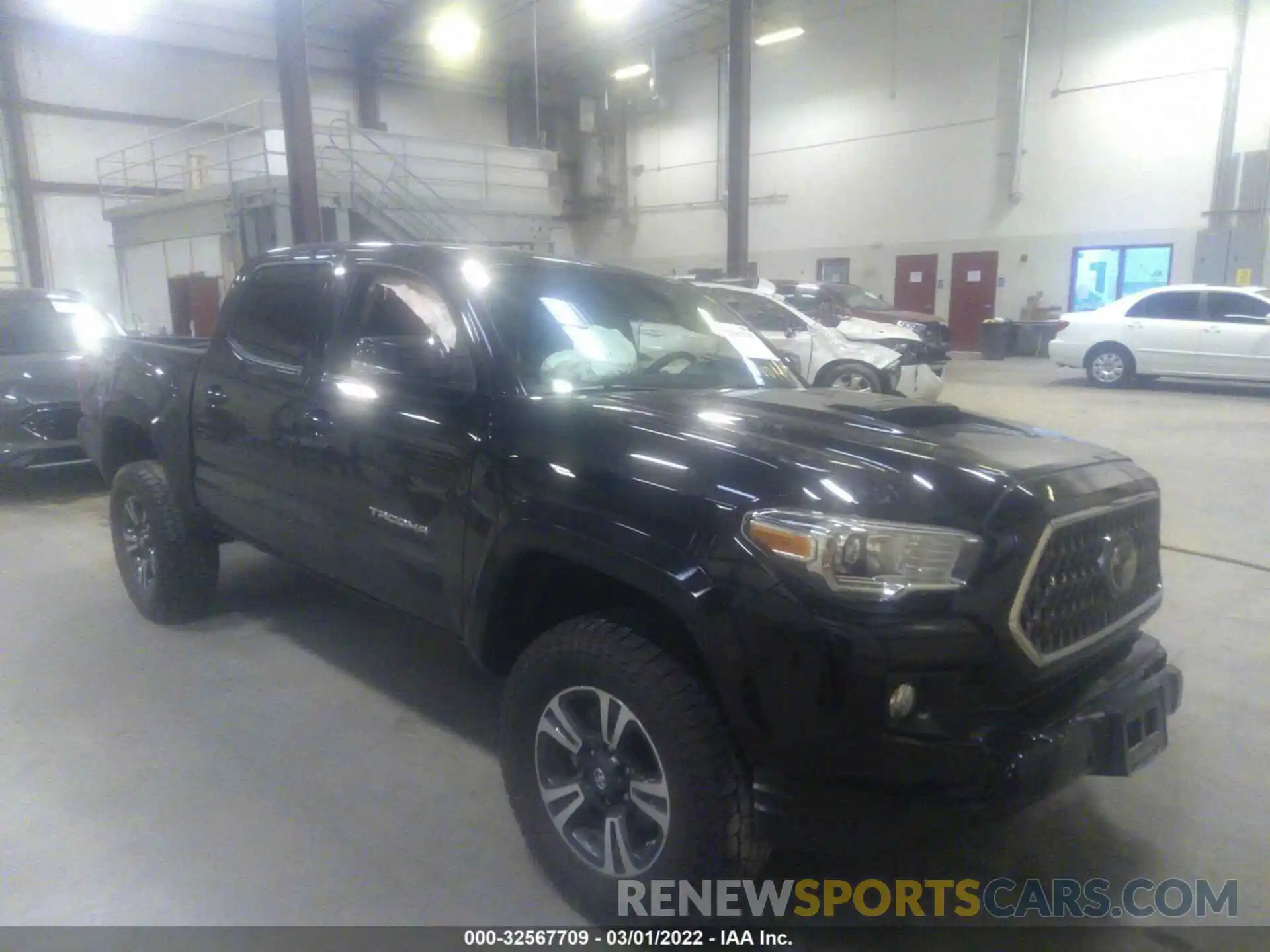 1 Photograph of a damaged car 5TFCZ5AN1KX169271 TOYOTA TACOMA 4WD 2019