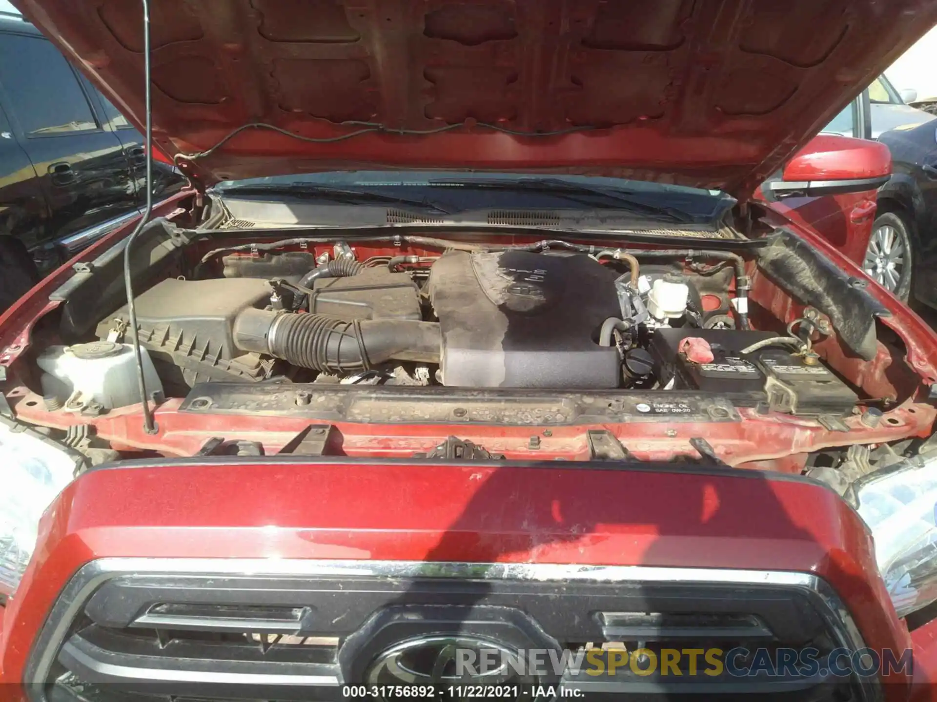 10 Photograph of a damaged car 5TFCZ5AN1KX171117 TOYOTA TACOMA 4WD 2019