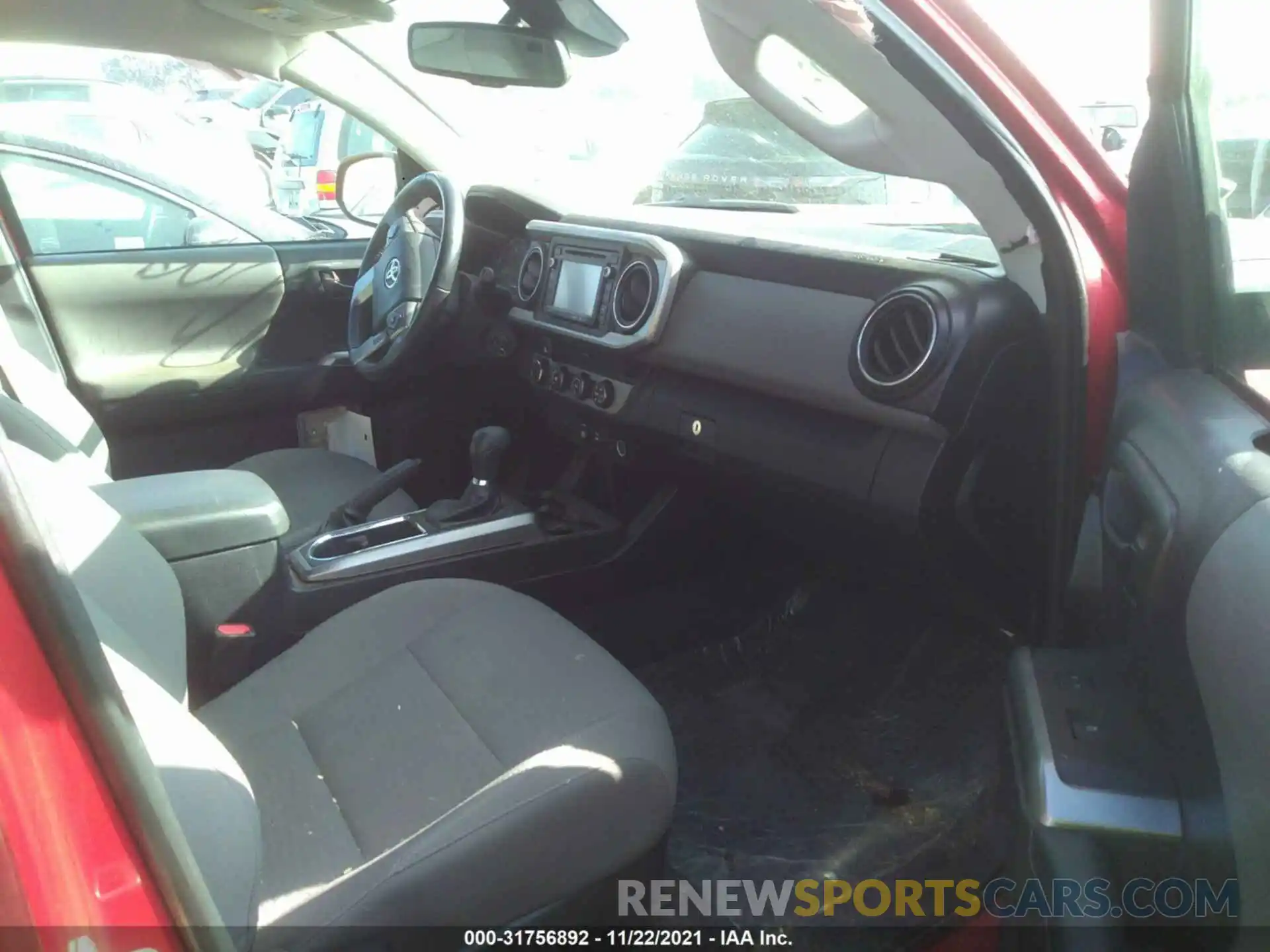 5 Photograph of a damaged car 5TFCZ5AN1KX171117 TOYOTA TACOMA 4WD 2019