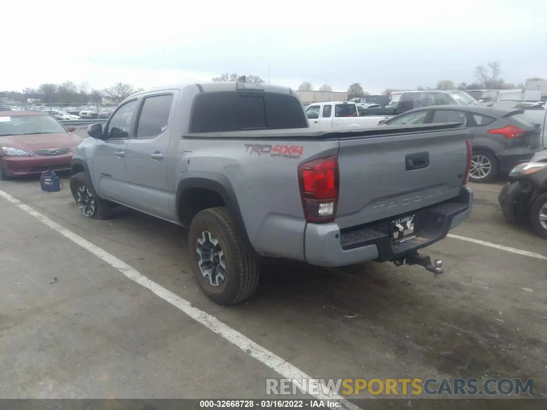 3 Фотография поврежденного автомобиля 5TFCZ5AN1KX171506 TOYOTA TACOMA 4WD 2019