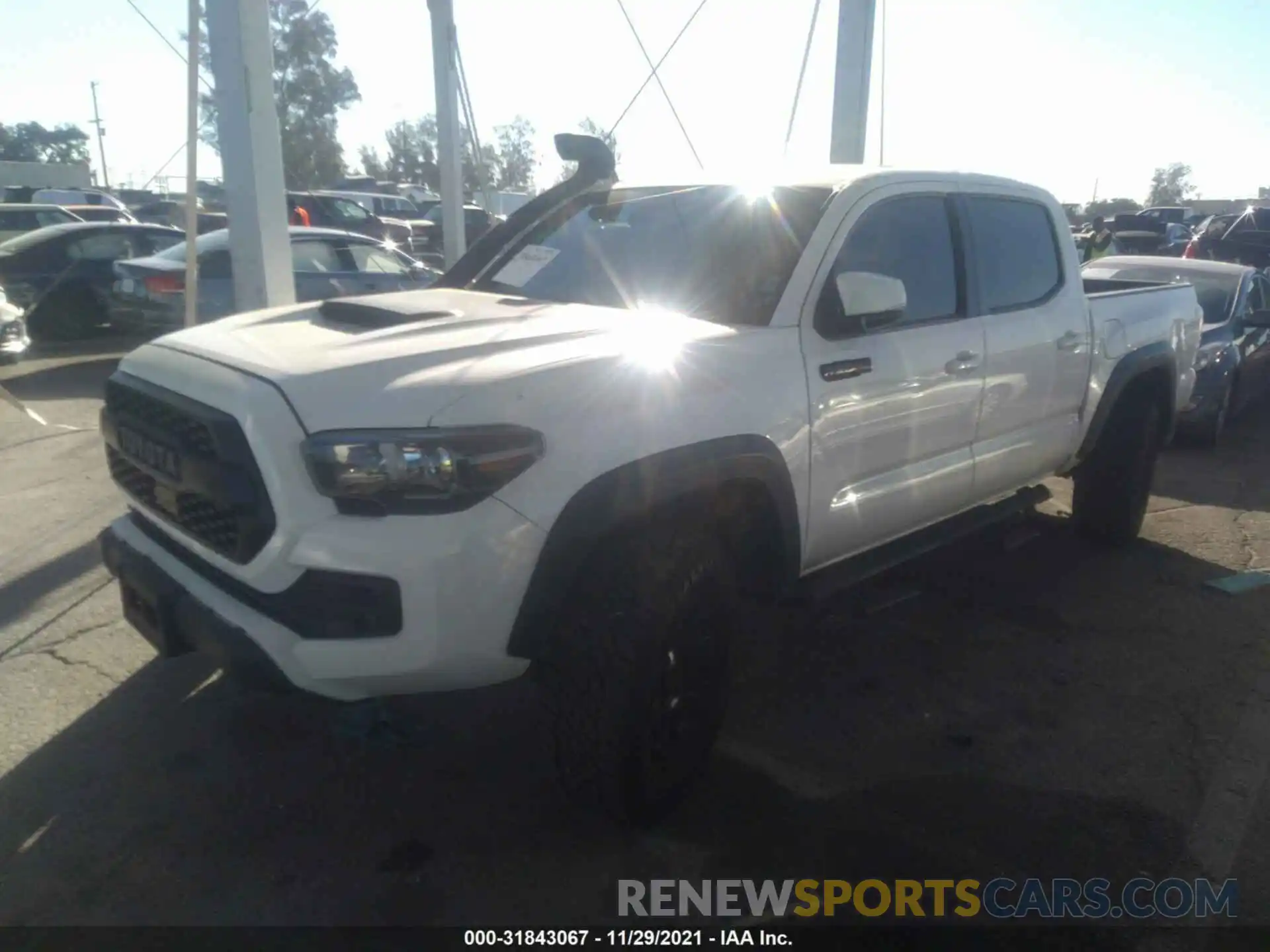 2 Фотография поврежденного автомобиля 5TFCZ5AN1KX174034 TOYOTA TACOMA 4WD 2019