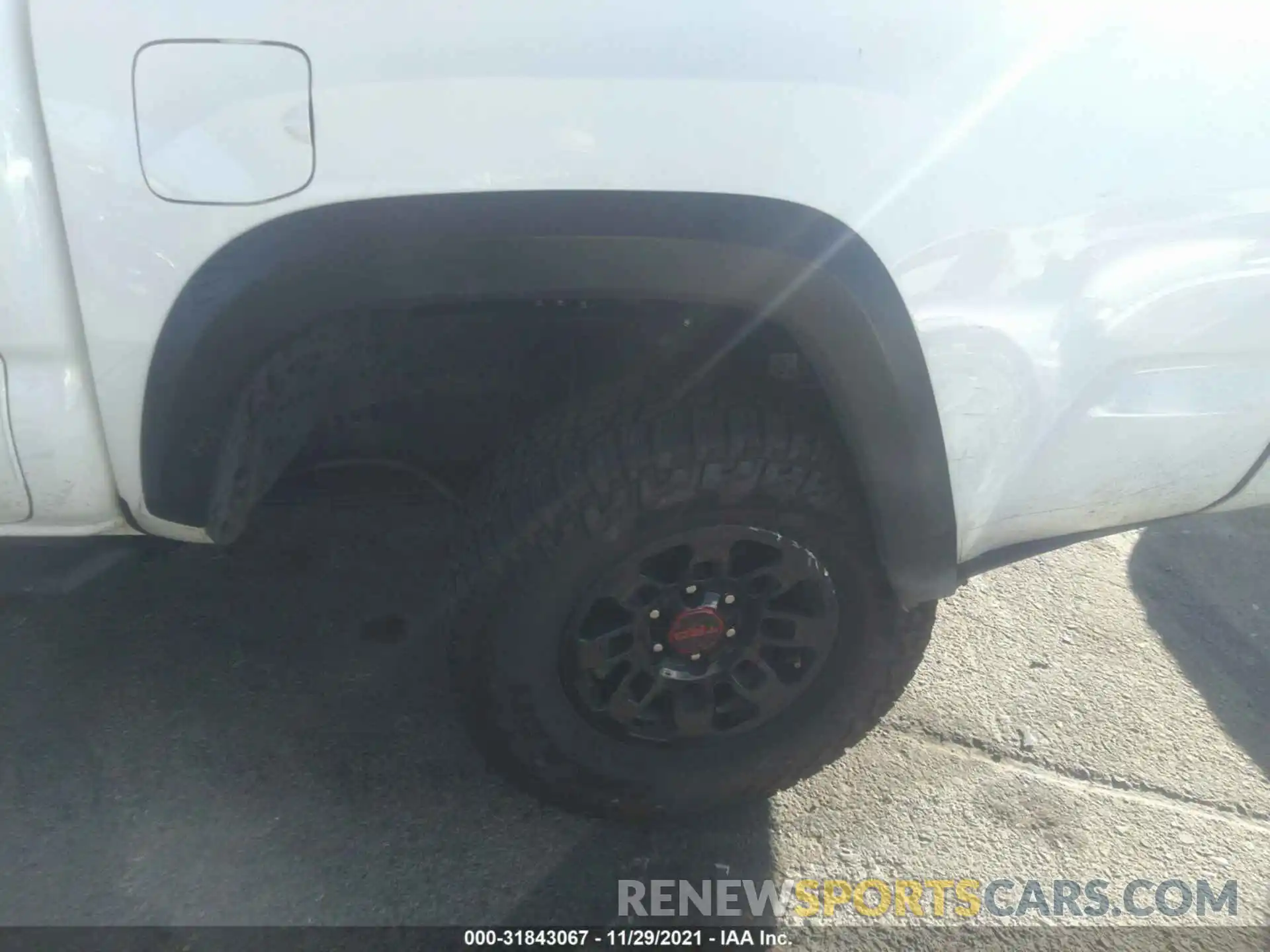 6 Photograph of a damaged car 5TFCZ5AN1KX174034 TOYOTA TACOMA 4WD 2019