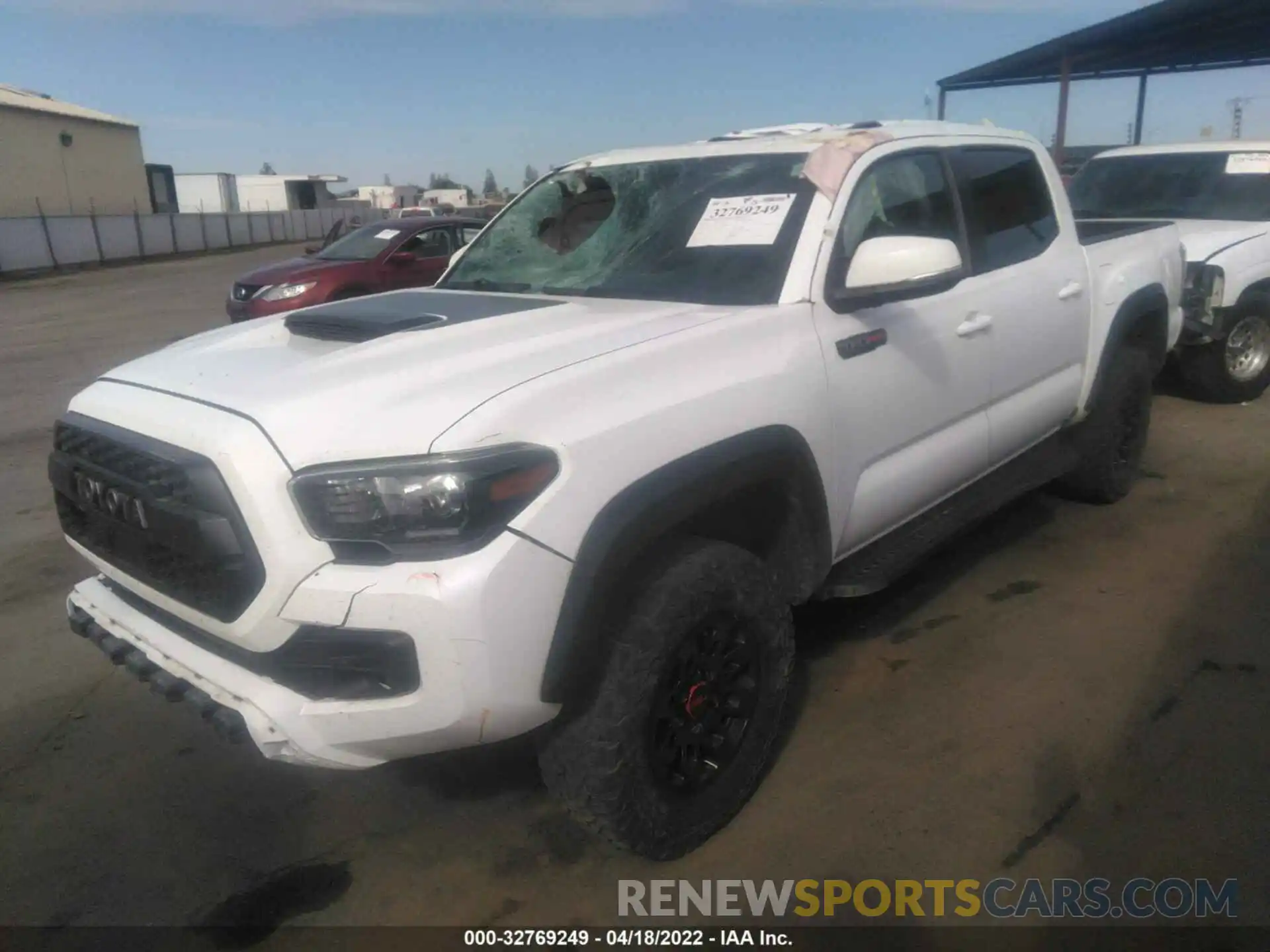 2 Фотография поврежденного автомобиля 5TFCZ5AN1KX177399 TOYOTA TACOMA 4WD 2019