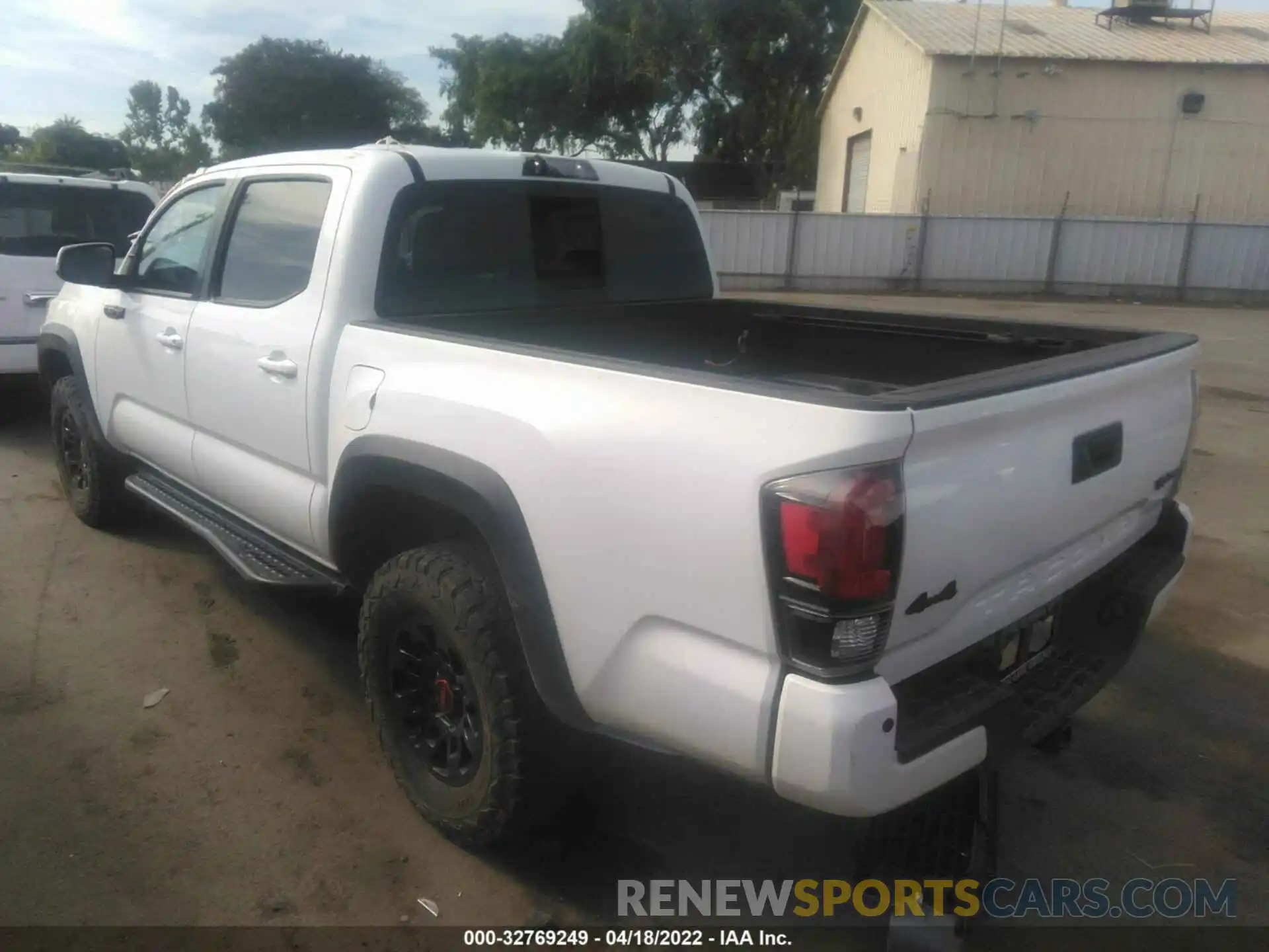 3 Photograph of a damaged car 5TFCZ5AN1KX177399 TOYOTA TACOMA 4WD 2019