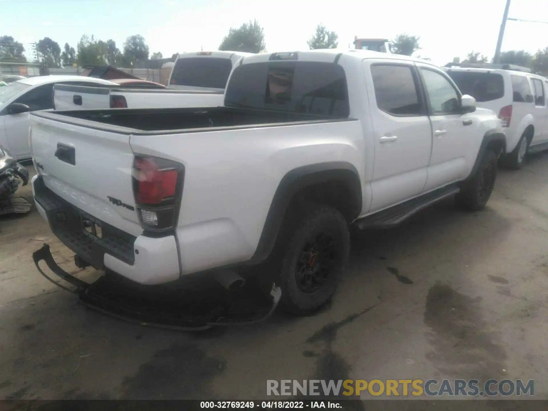 4 Фотография поврежденного автомобиля 5TFCZ5AN1KX177399 TOYOTA TACOMA 4WD 2019