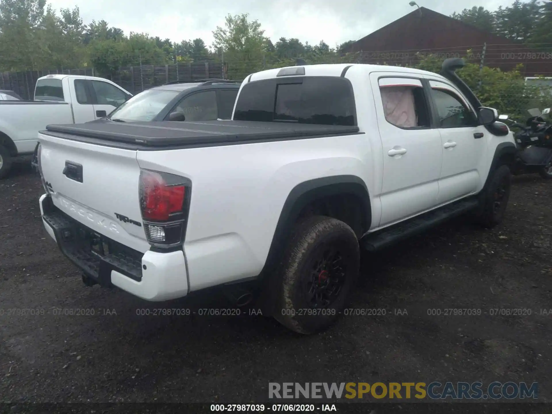 4 Фотография поврежденного автомобиля 5TFCZ5AN1KX177905 TOYOTA TACOMA 4WD 2019