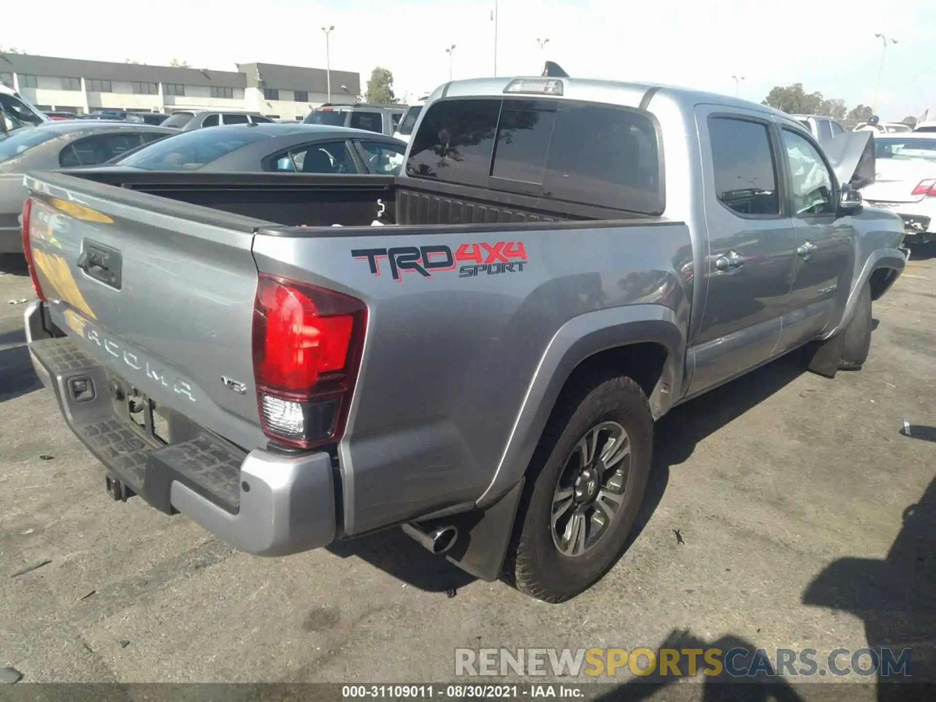 4 Фотография поврежденного автомобиля 5TFCZ5AN1KX193425 TOYOTA TACOMA 4WD 2019