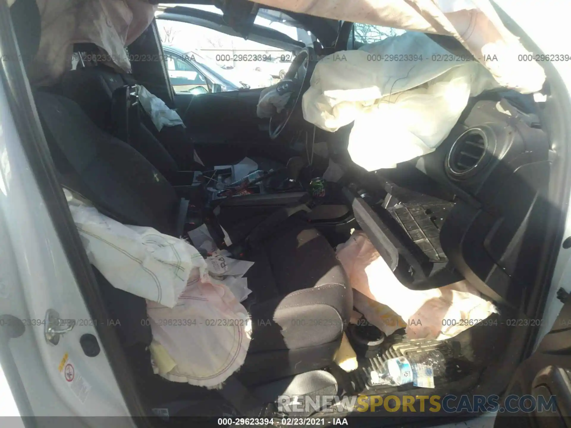 5 Фотография поврежденного автомобиля 5TFCZ5AN1KX207078 TOYOTA TACOMA 4WD 2019