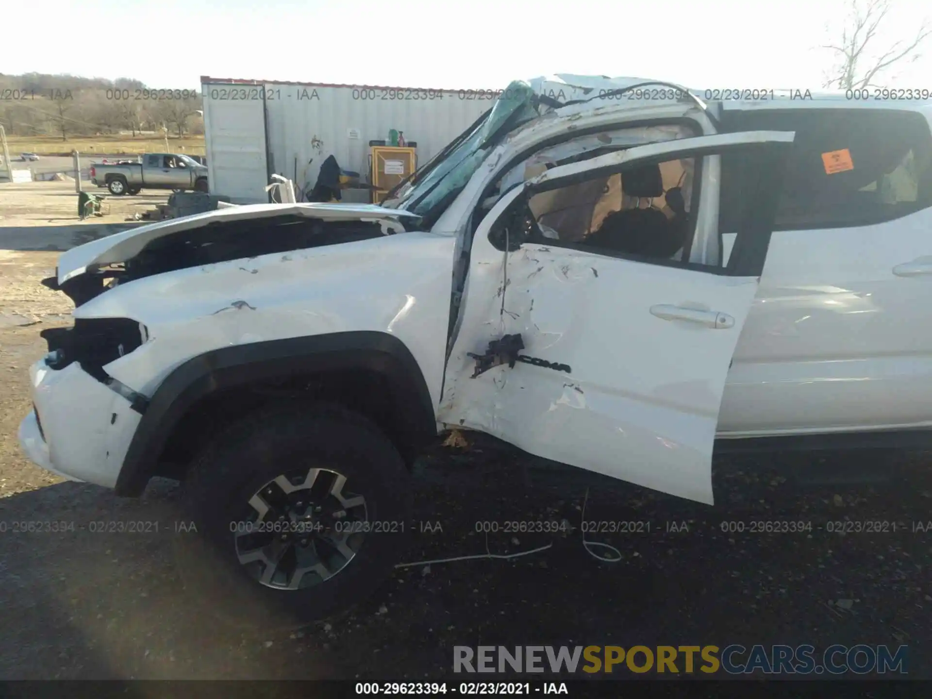 6 Фотография поврежденного автомобиля 5TFCZ5AN1KX207078 TOYOTA TACOMA 4WD 2019