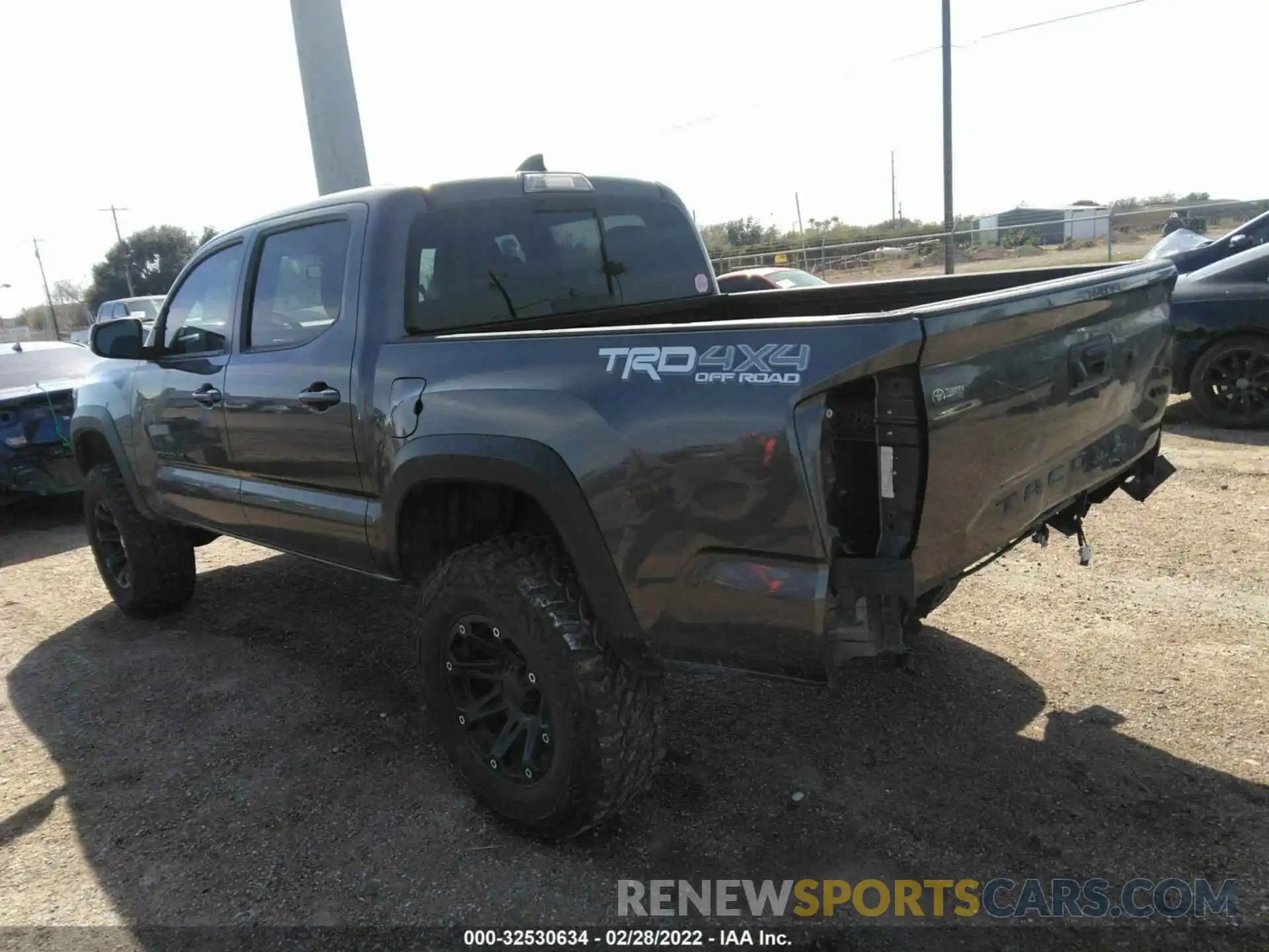 3 Фотография поврежденного автомобиля 5TFCZ5AN1KX209705 TOYOTA TACOMA 4WD 2019