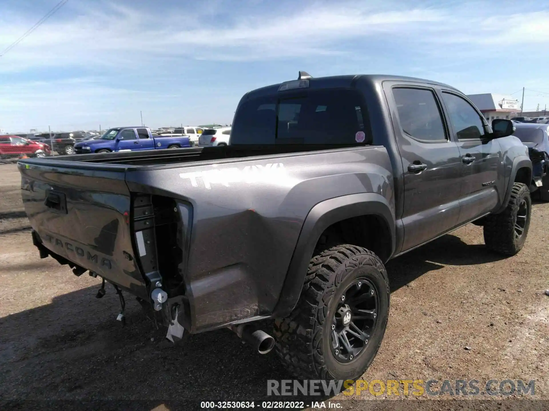 4 Фотография поврежденного автомобиля 5TFCZ5AN1KX209705 TOYOTA TACOMA 4WD 2019