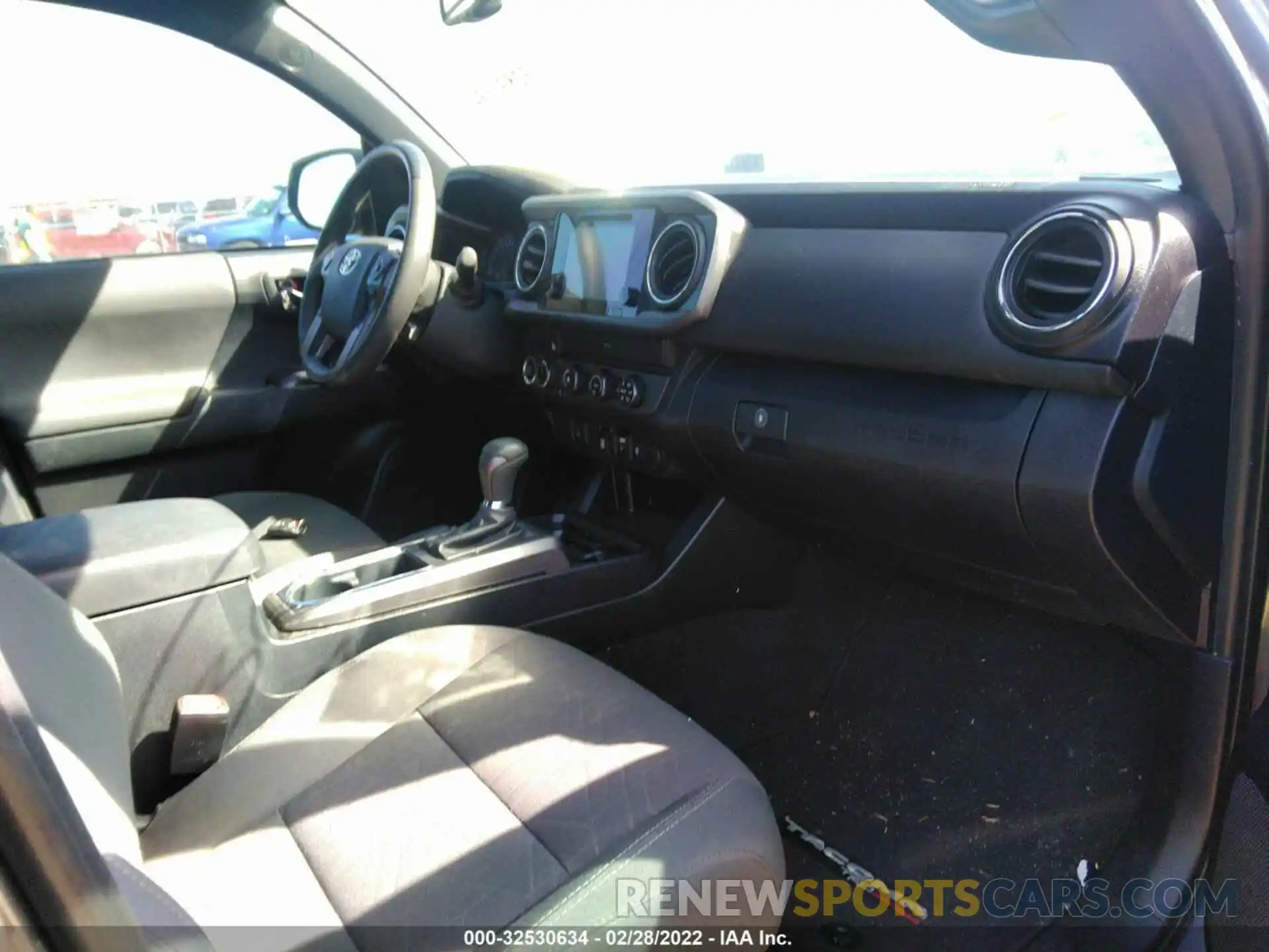 5 Photograph of a damaged car 5TFCZ5AN1KX209705 TOYOTA TACOMA 4WD 2019