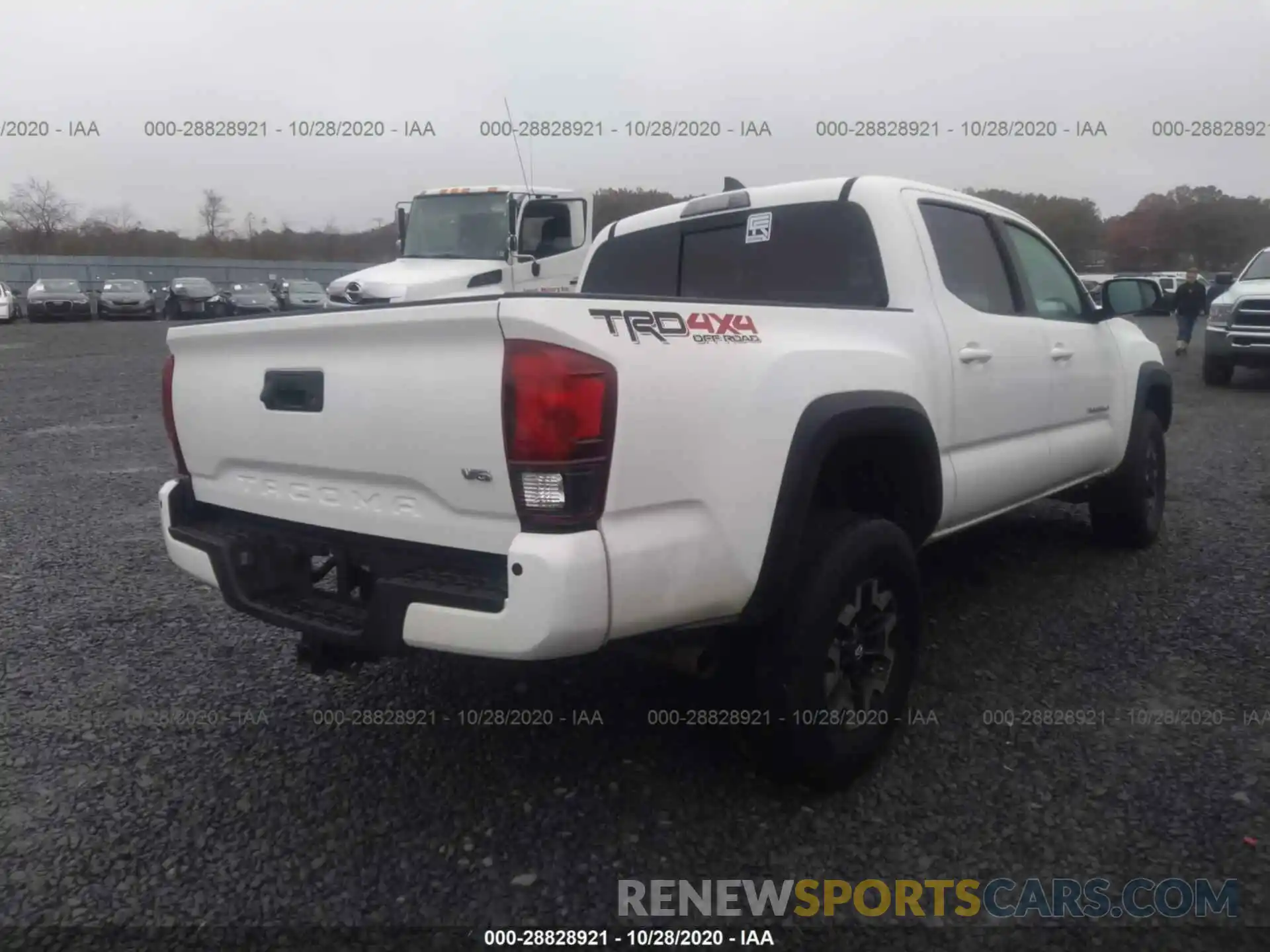 4 Фотография поврежденного автомобиля 5TFCZ5AN2KX168646 TOYOTA TACOMA 4WD 2019