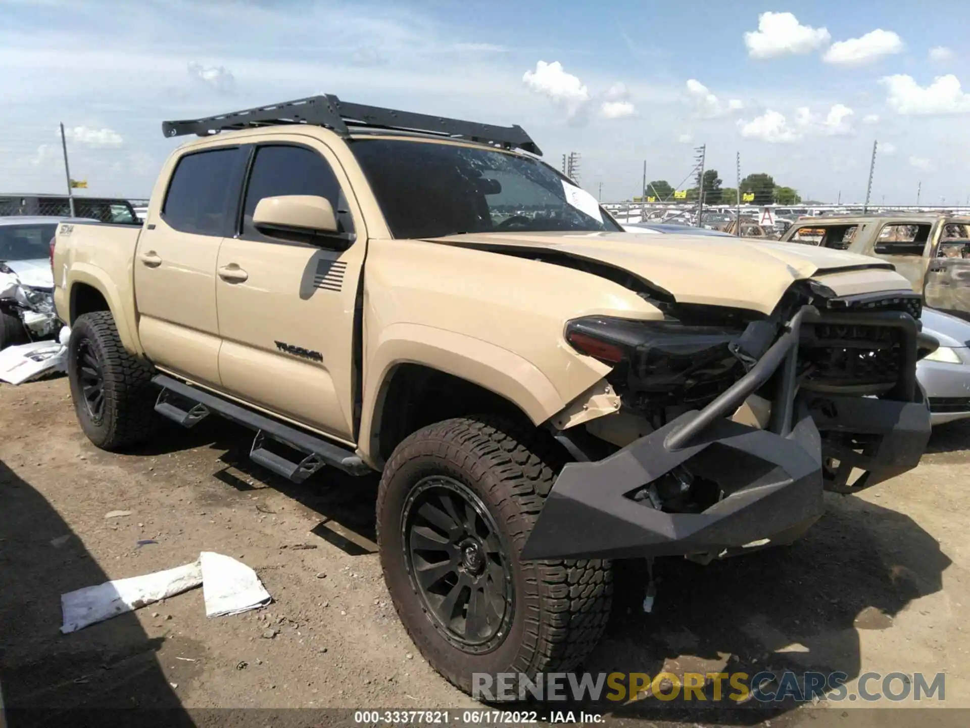 1 Фотография поврежденного автомобиля 5TFCZ5AN2KX172955 TOYOTA TACOMA 4WD 2019