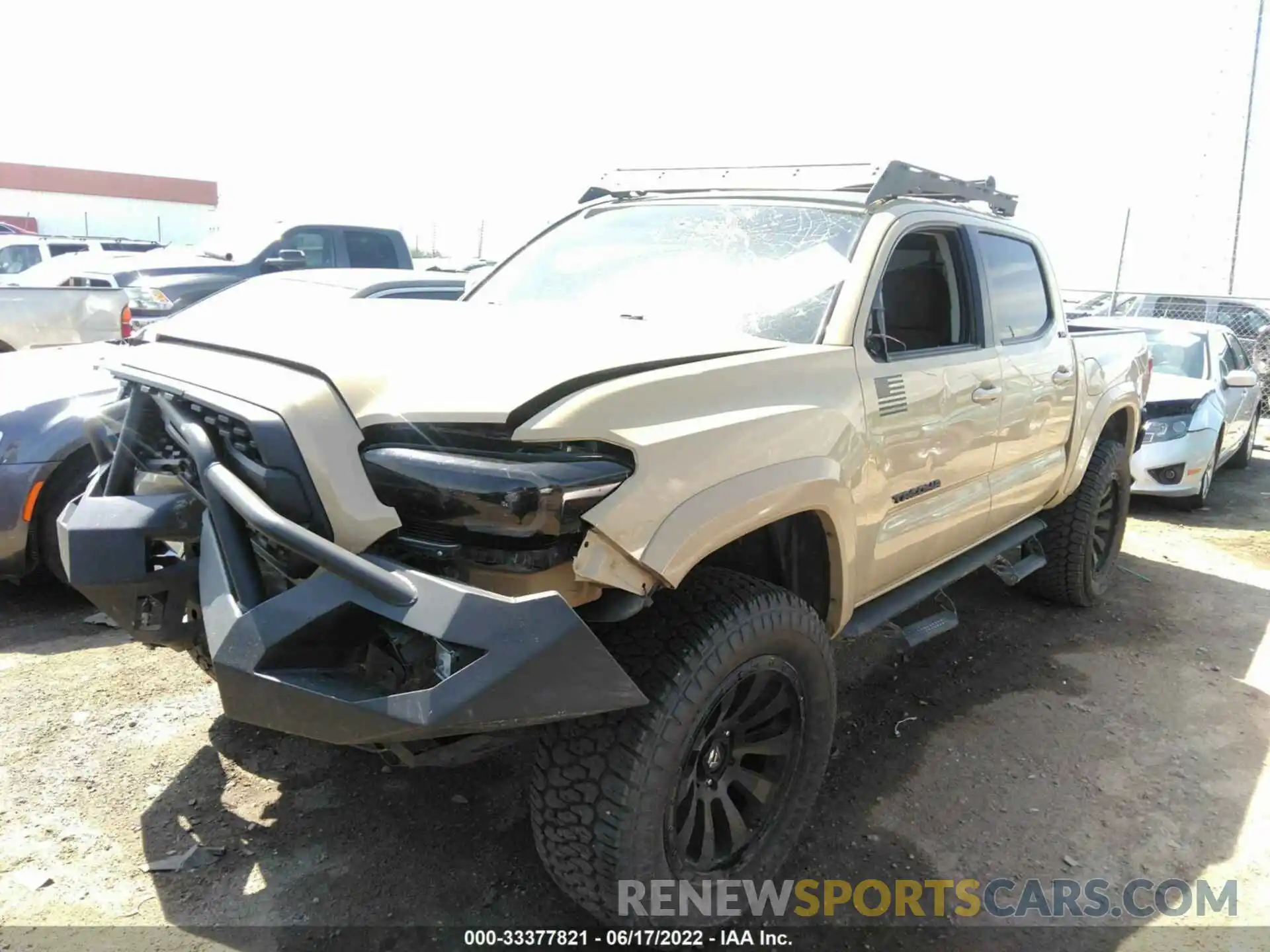 2 Фотография поврежденного автомобиля 5TFCZ5AN2KX172955 TOYOTA TACOMA 4WD 2019