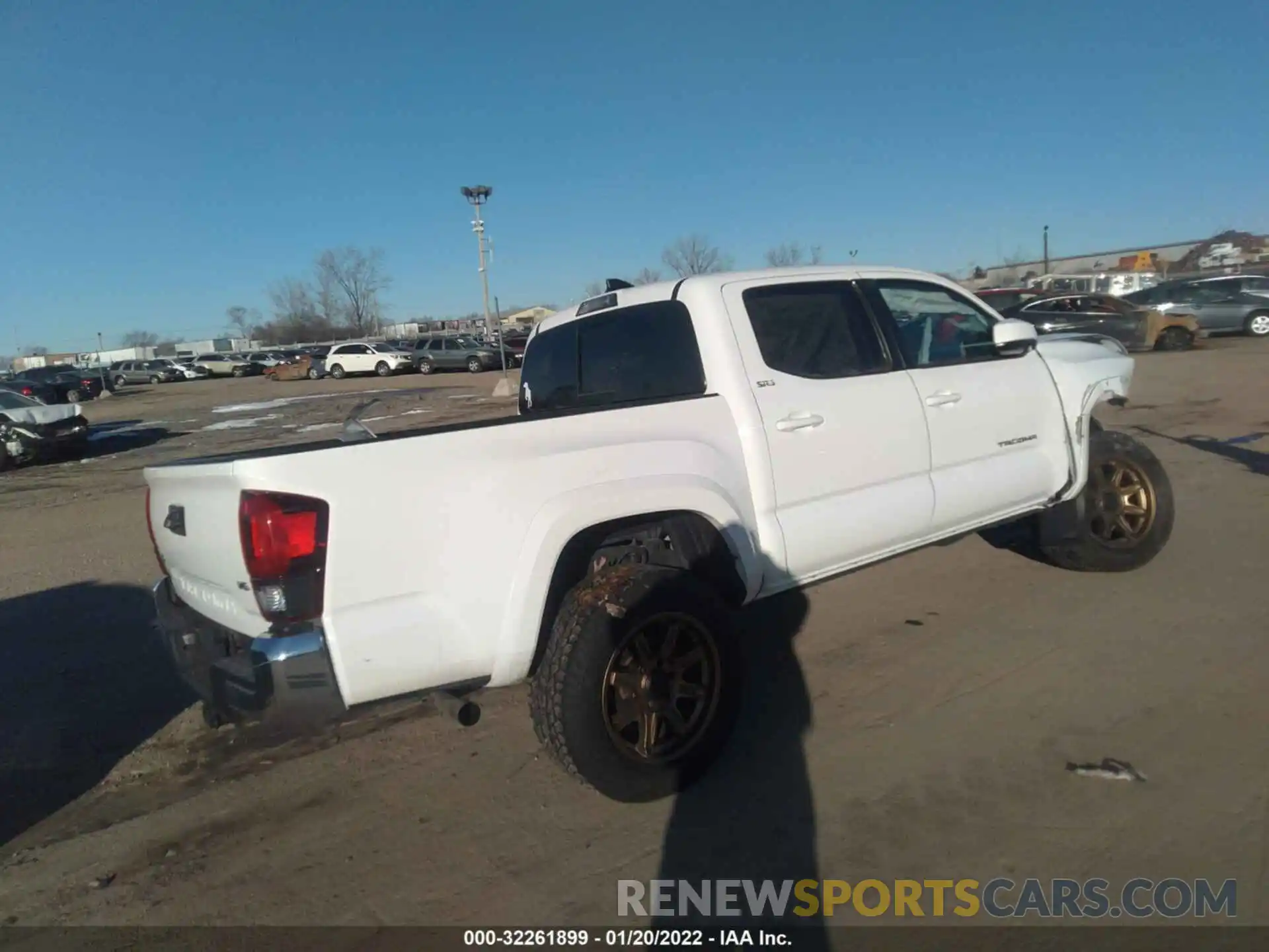 4 Photograph of a damaged car 5TFCZ5AN2KX184605 TOYOTA TACOMA 4WD 2019