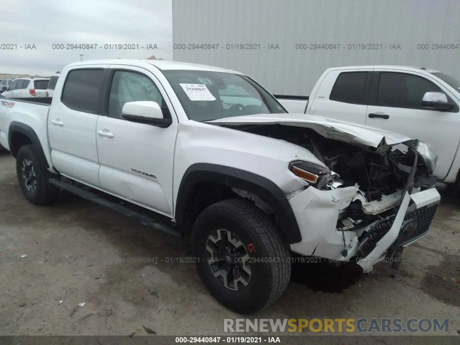 1 Photograph of a damaged car 5TFCZ5AN2KX186452 TOYOTA TACOMA 4WD 2019