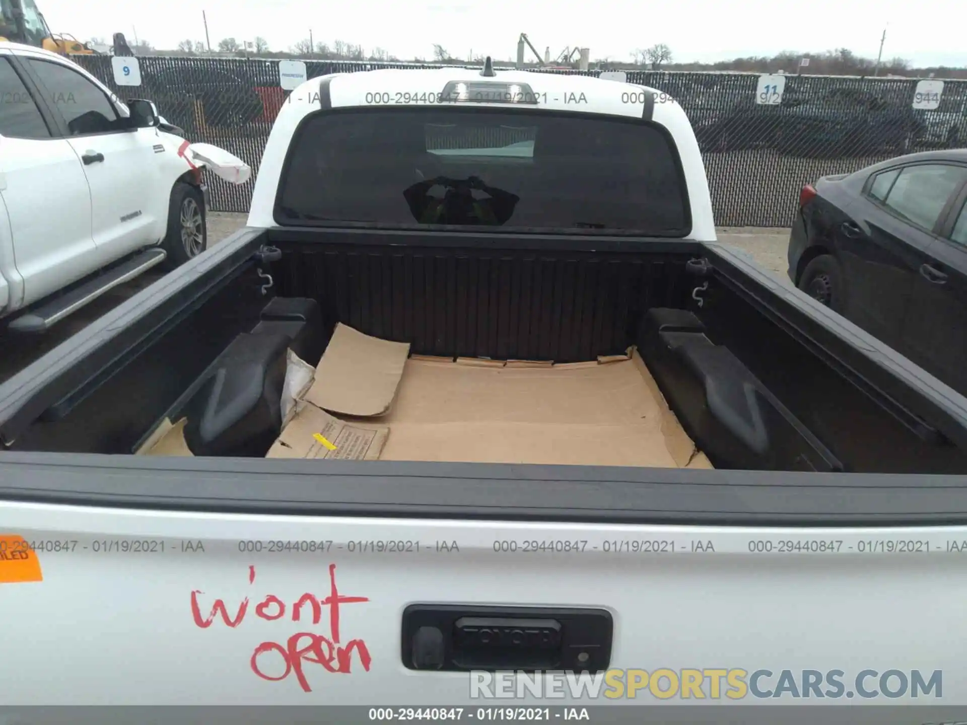 8 Photograph of a damaged car 5TFCZ5AN2KX186452 TOYOTA TACOMA 4WD 2019