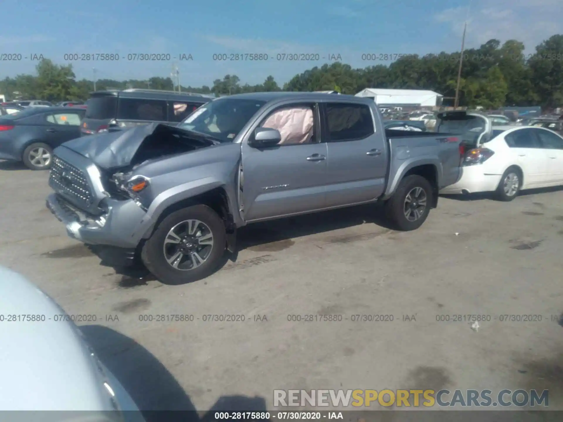 2 Фотография поврежденного автомобиля 5TFCZ5AN2KX188525 TOYOTA TACOMA 4WD 2019