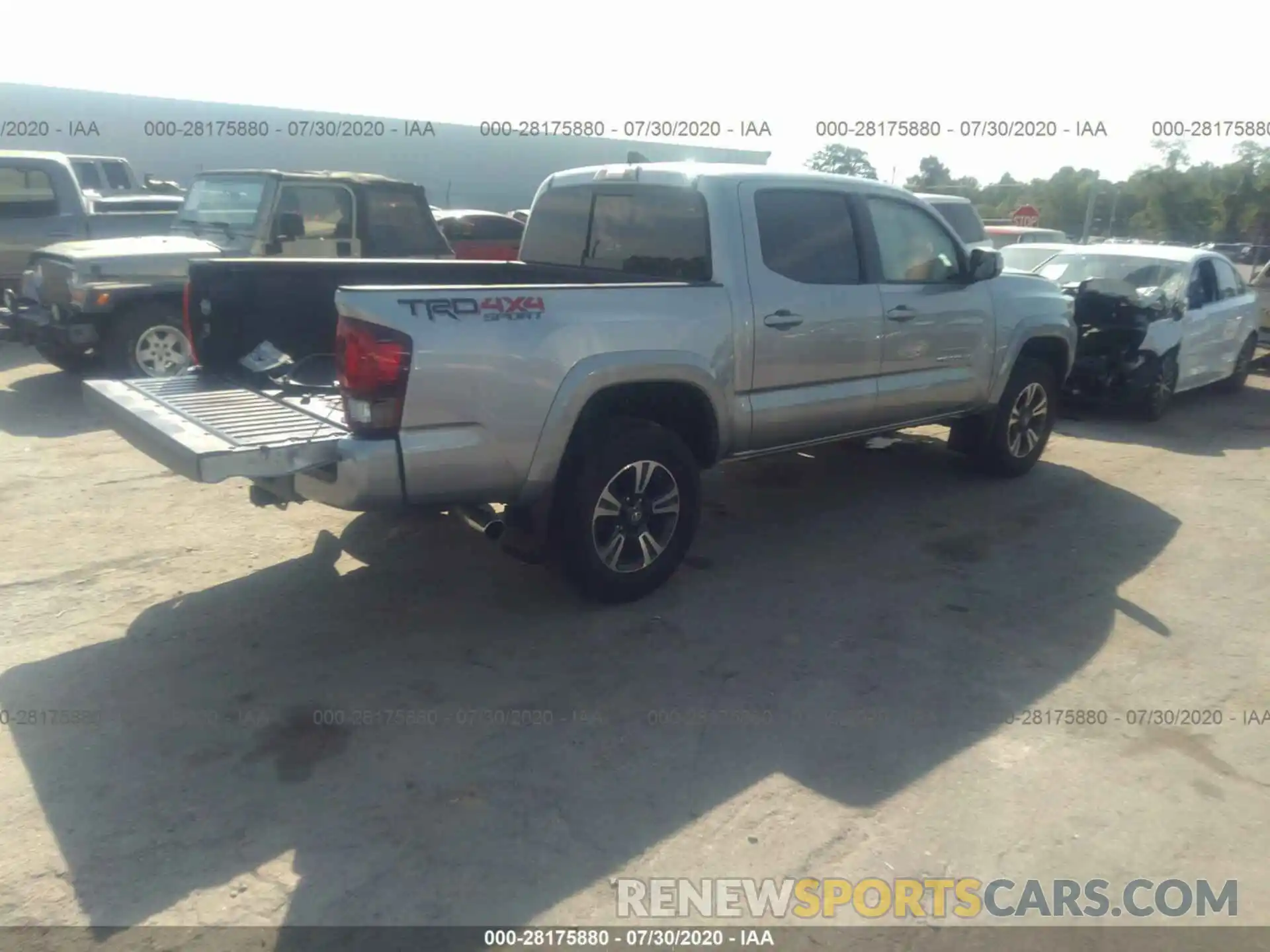 4 Фотография поврежденного автомобиля 5TFCZ5AN2KX188525 TOYOTA TACOMA 4WD 2019