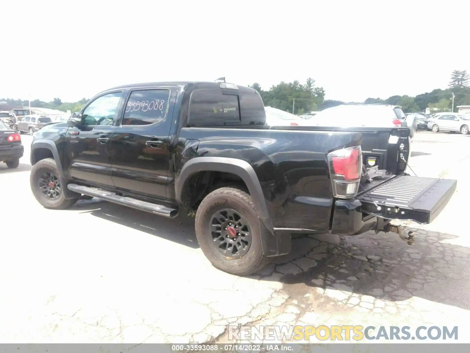 3 Фотография поврежденного автомобиля 5TFCZ5AN2KX192297 TOYOTA TACOMA 4WD 2019