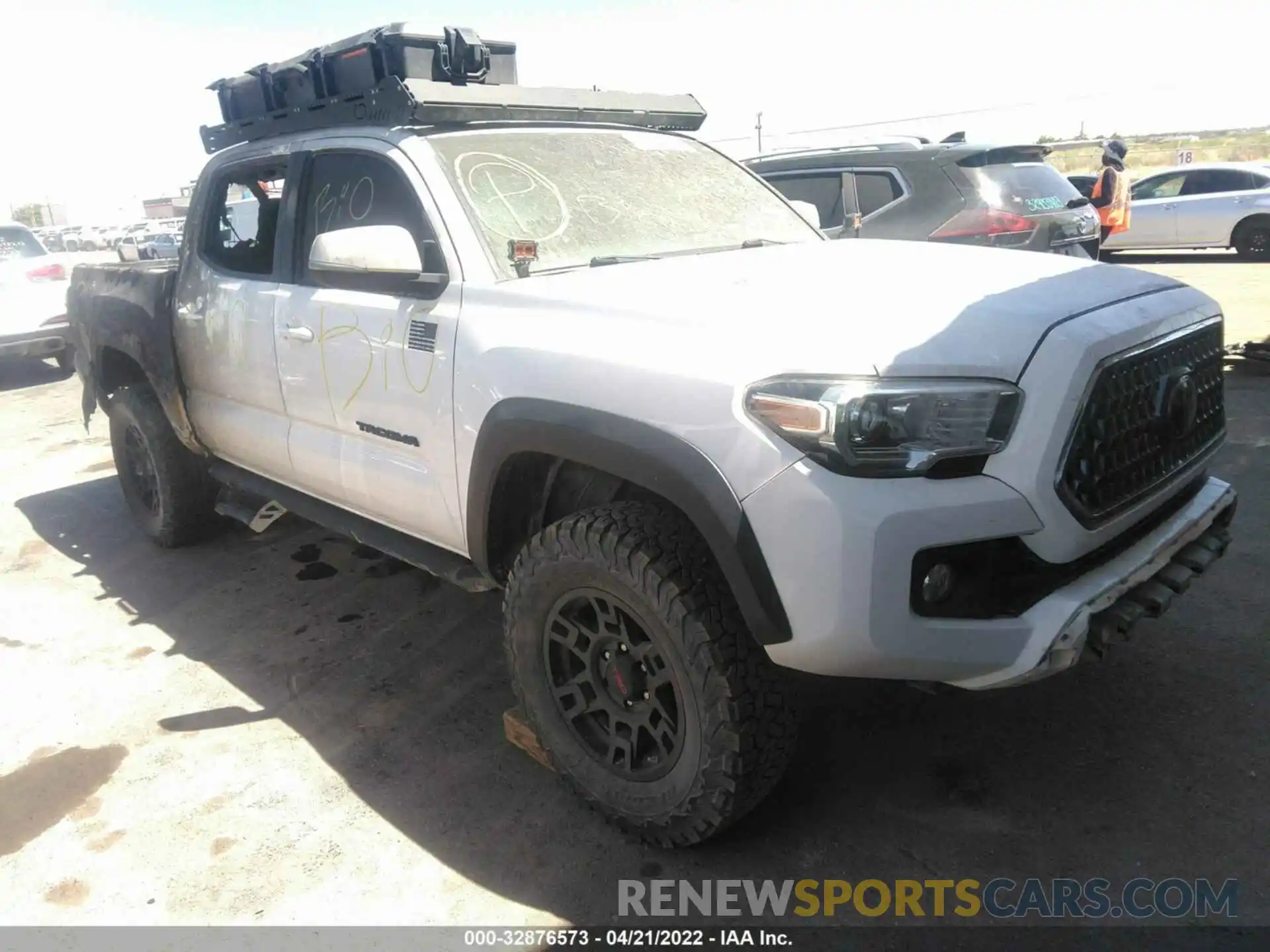 1 Photograph of a damaged car 5TFCZ5AN2KX192946 TOYOTA TACOMA 4WD 2019