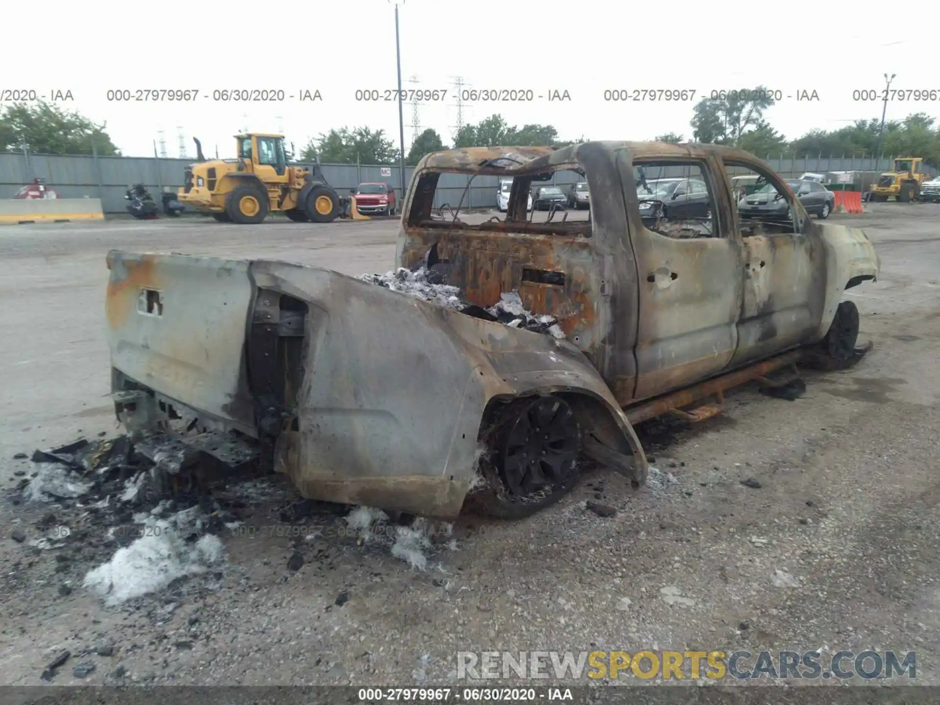 4 Photograph of a damaged car 5TFCZ5AN2KX194616 TOYOTA TACOMA 4WD 2019