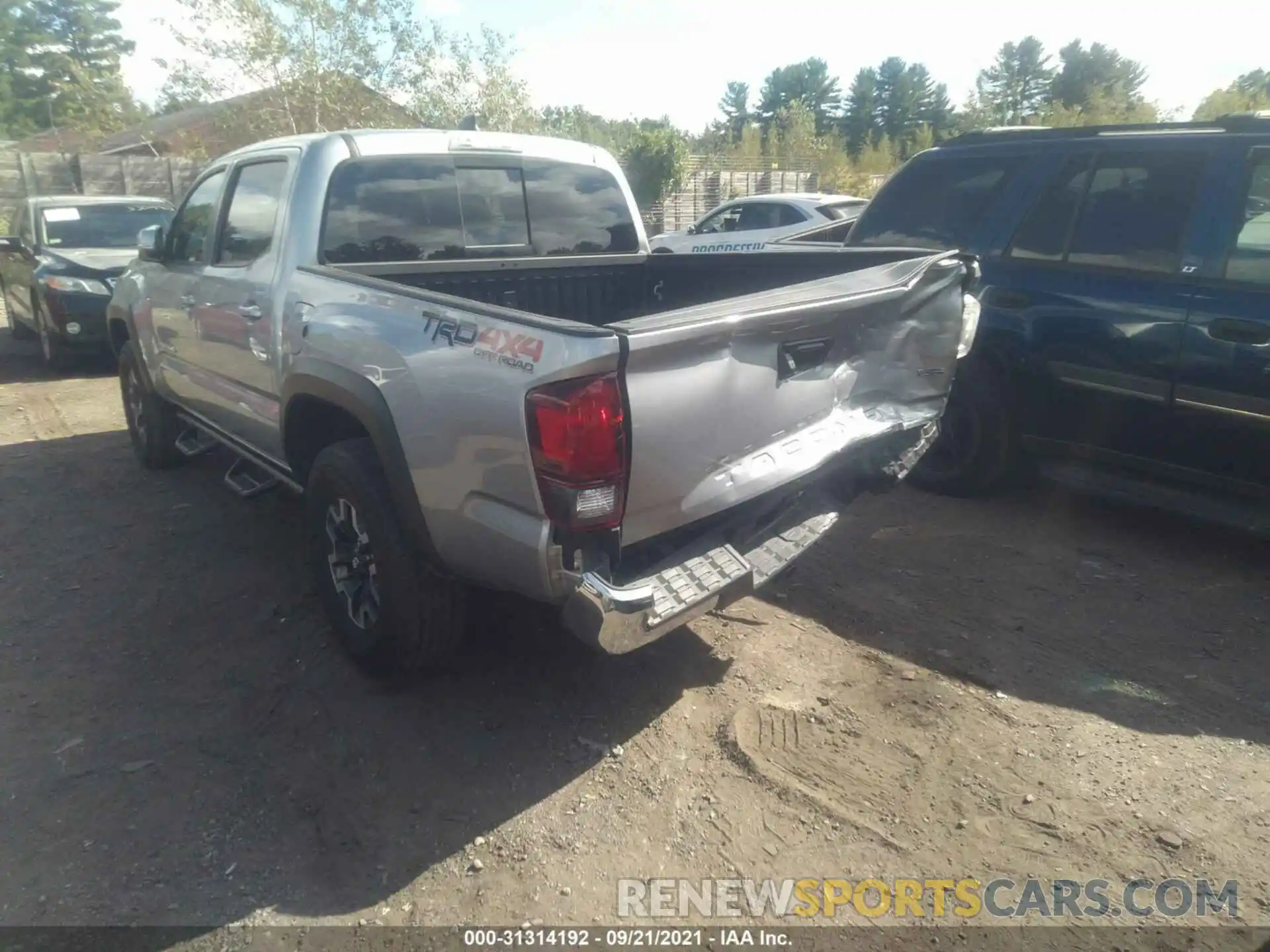 3 Photograph of a damaged car 5TFCZ5AN2KX195412 TOYOTA TACOMA 4WD 2019